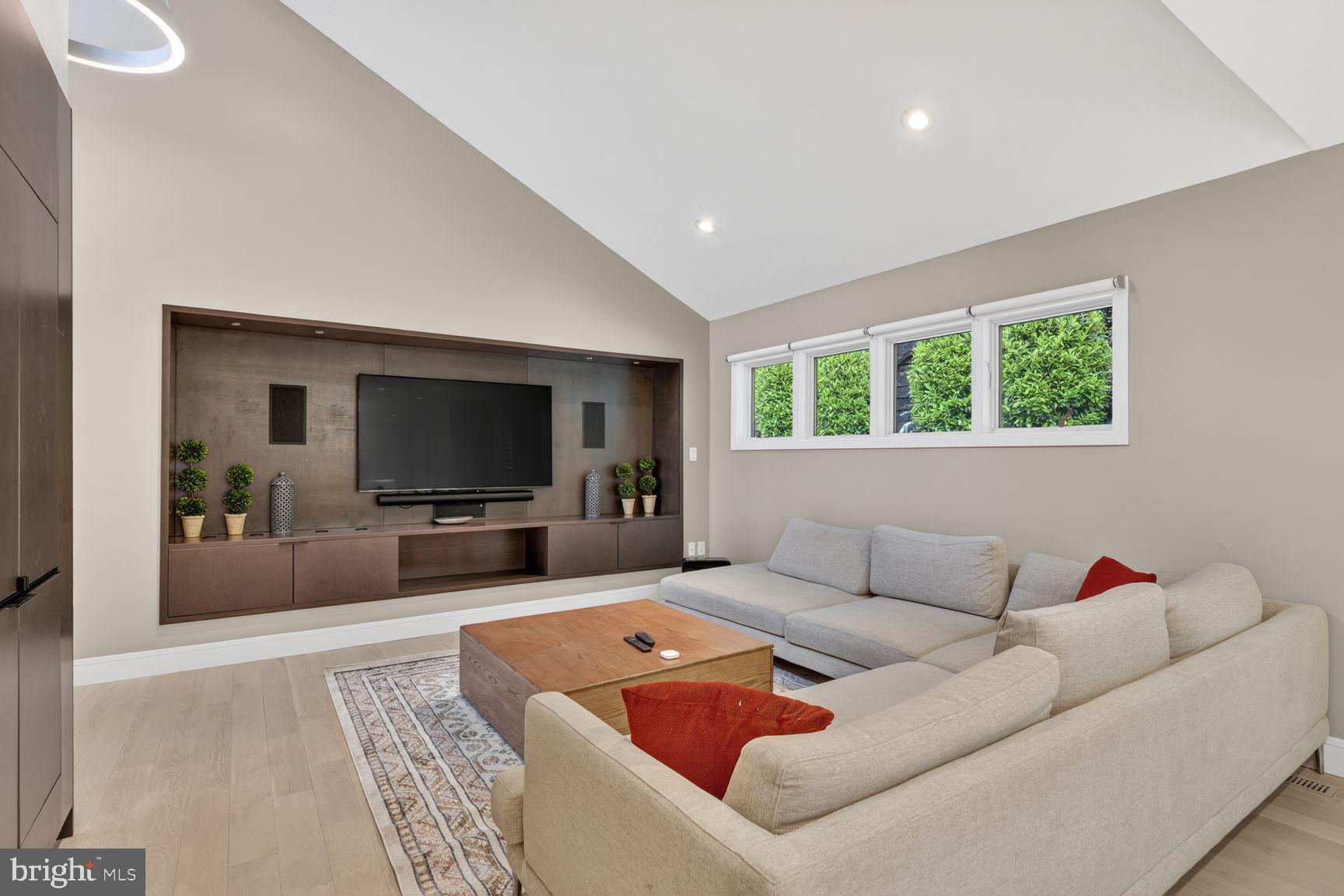 BELLEVUE FOREST - Residential