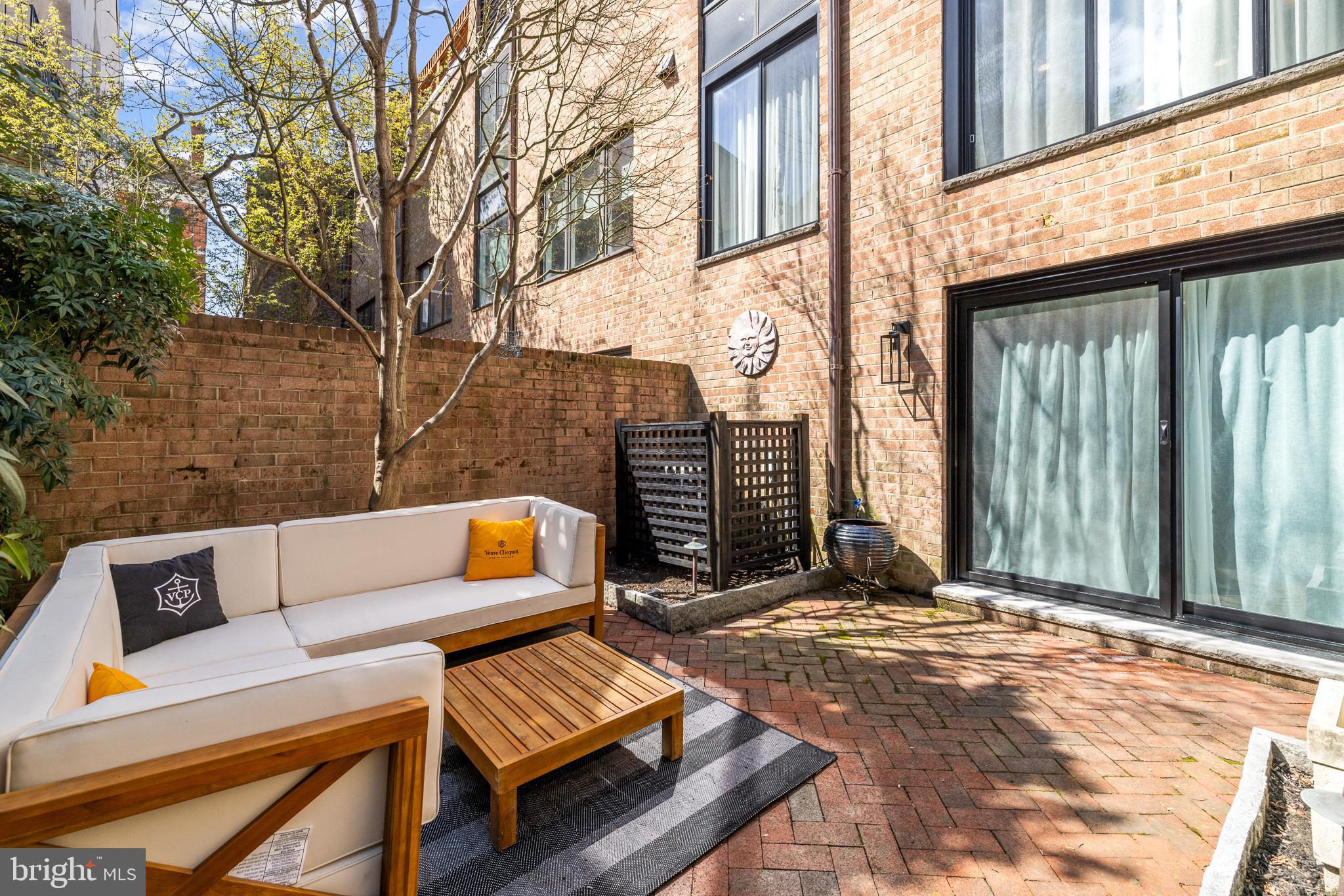 SOCIETY HILL - Residential