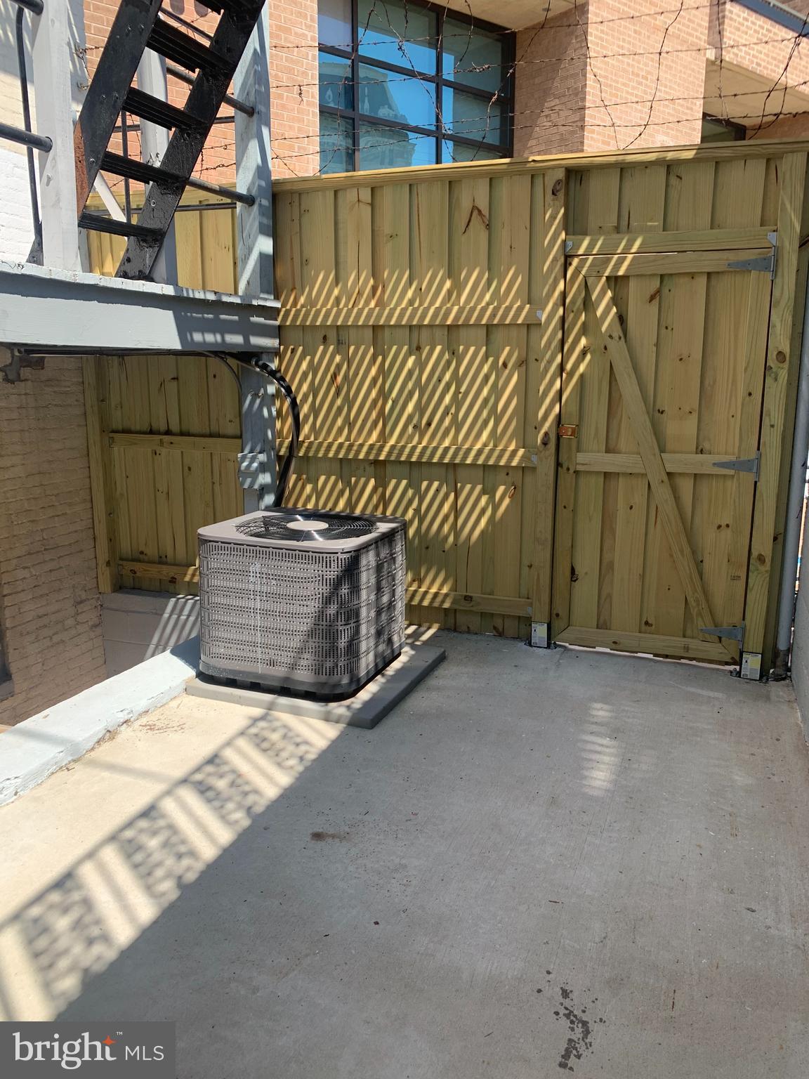 MOUNT VERNON PLACE HISTORIC DISTRICT - Commercial Lease