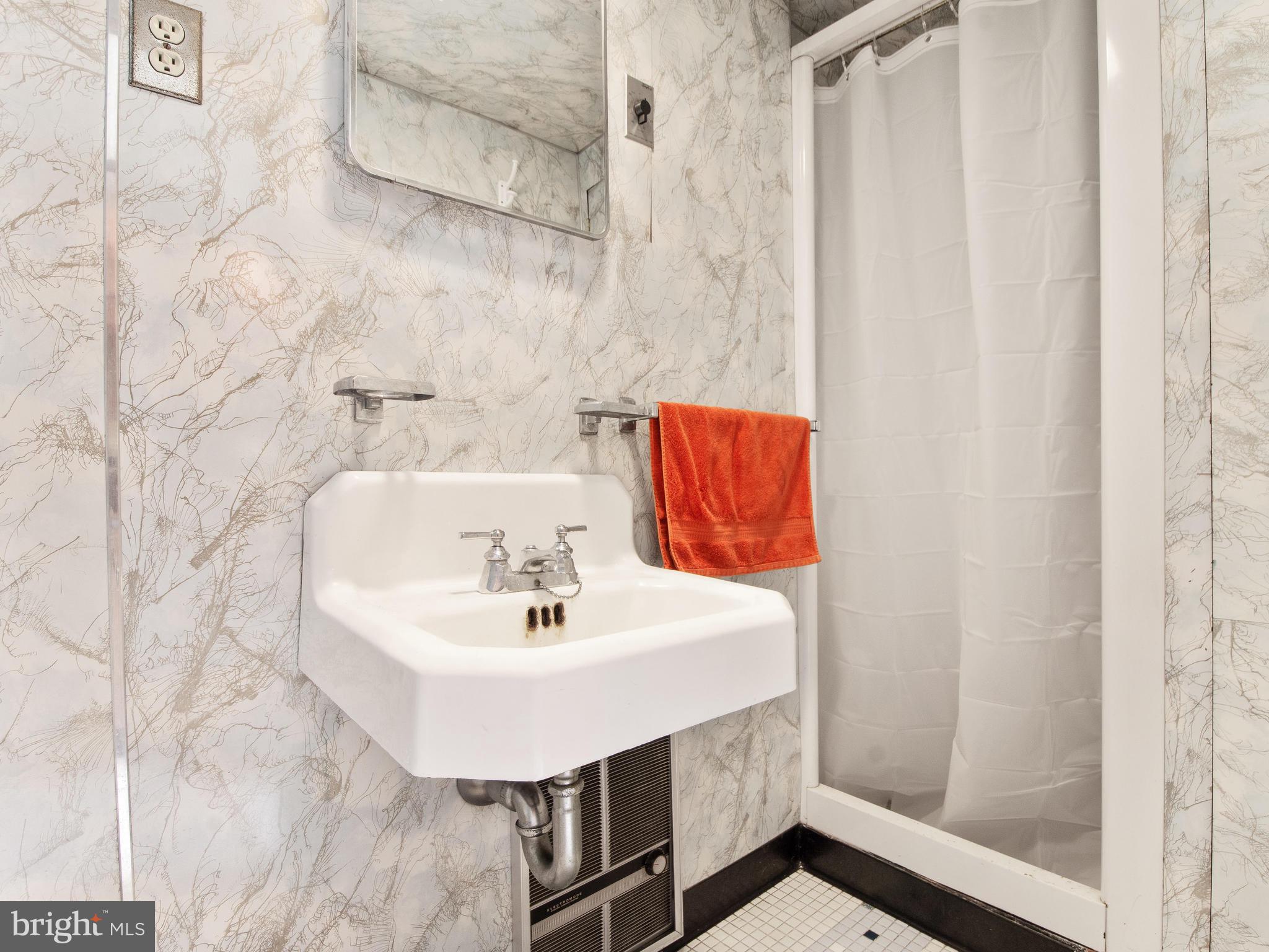 QUEENS CHAPEL MANOR - Residential