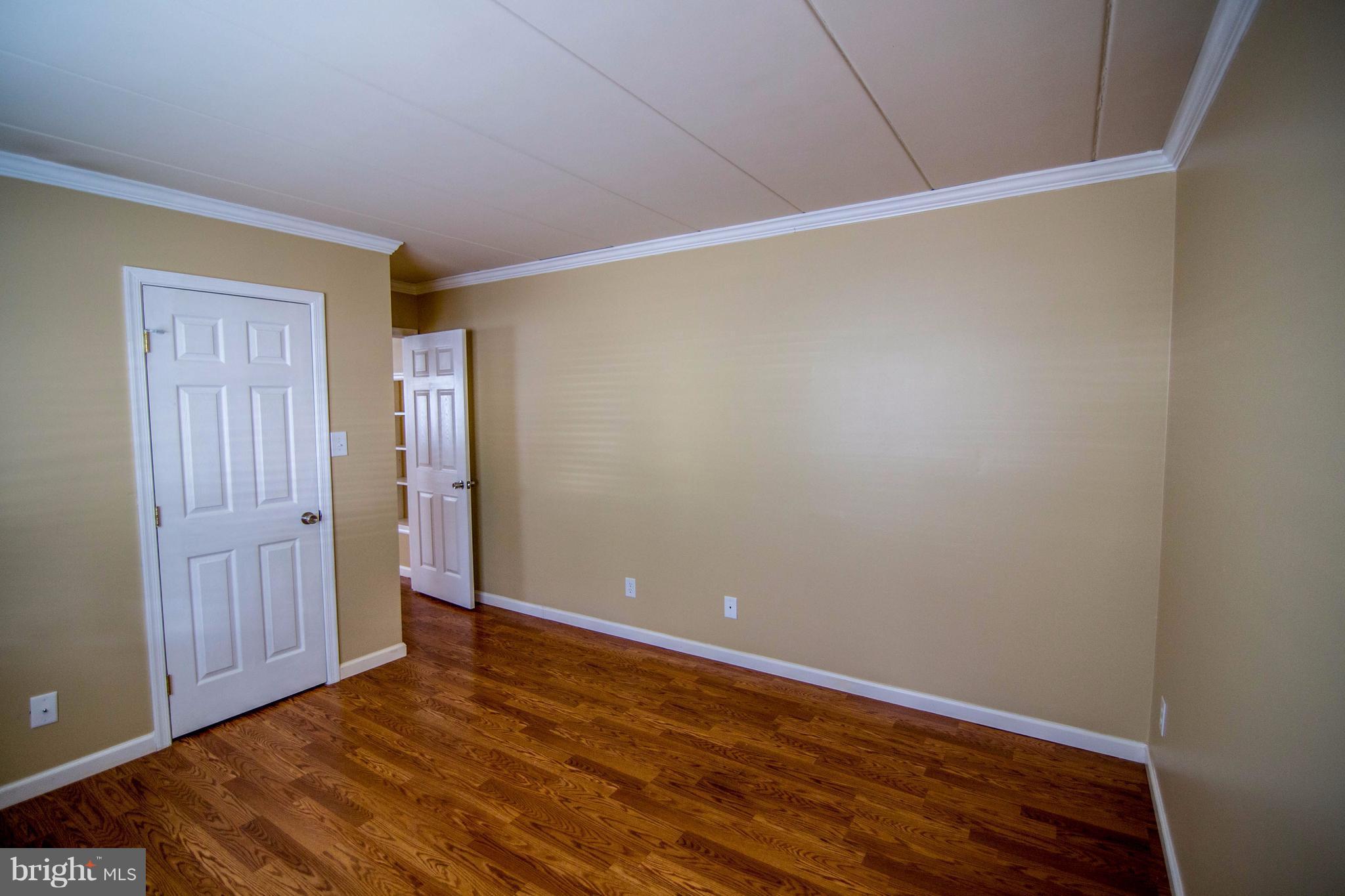 COUNTRY CLUB GREEN - Residential Lease