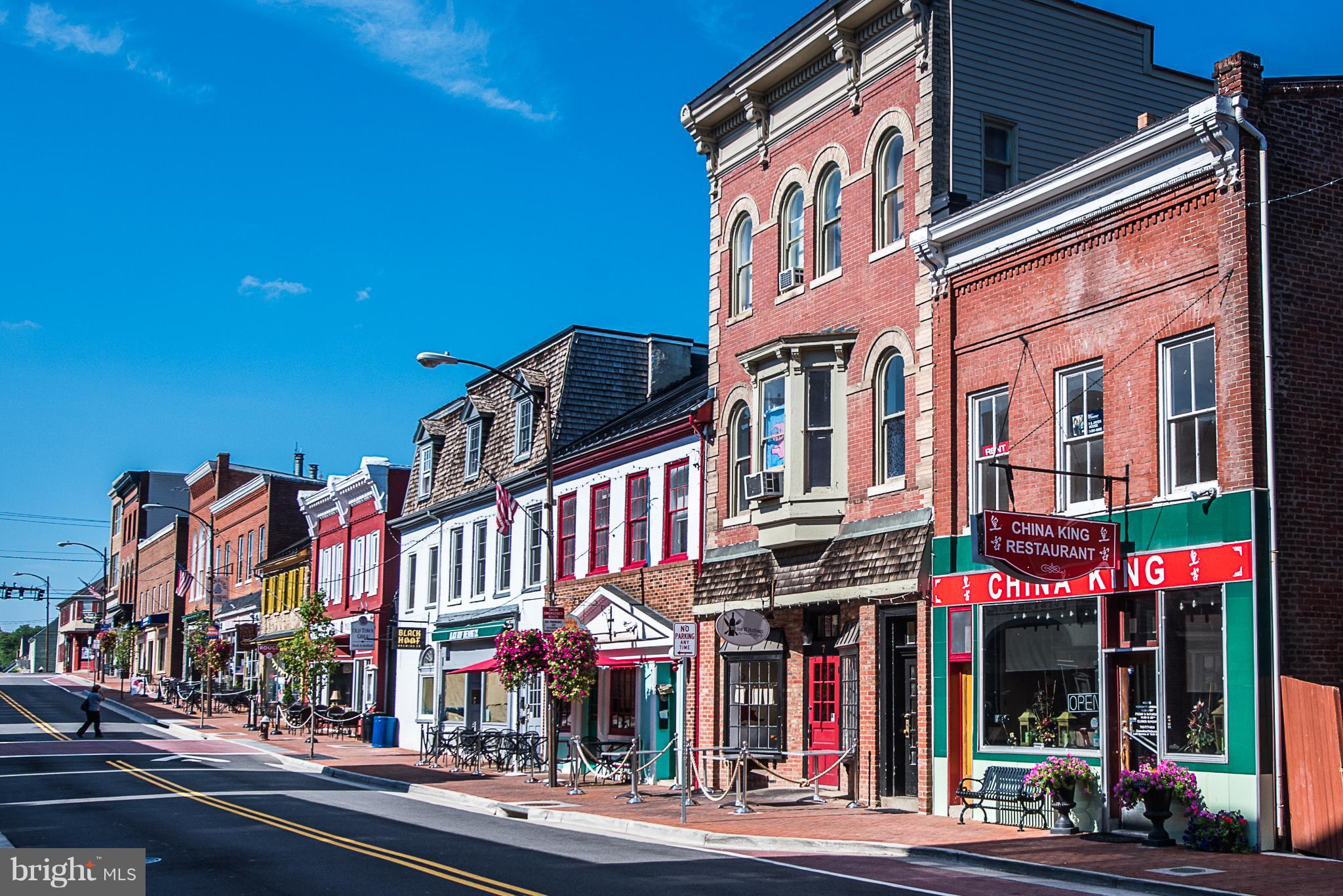 COUNTRY CLUB GREEN - Residential Lease