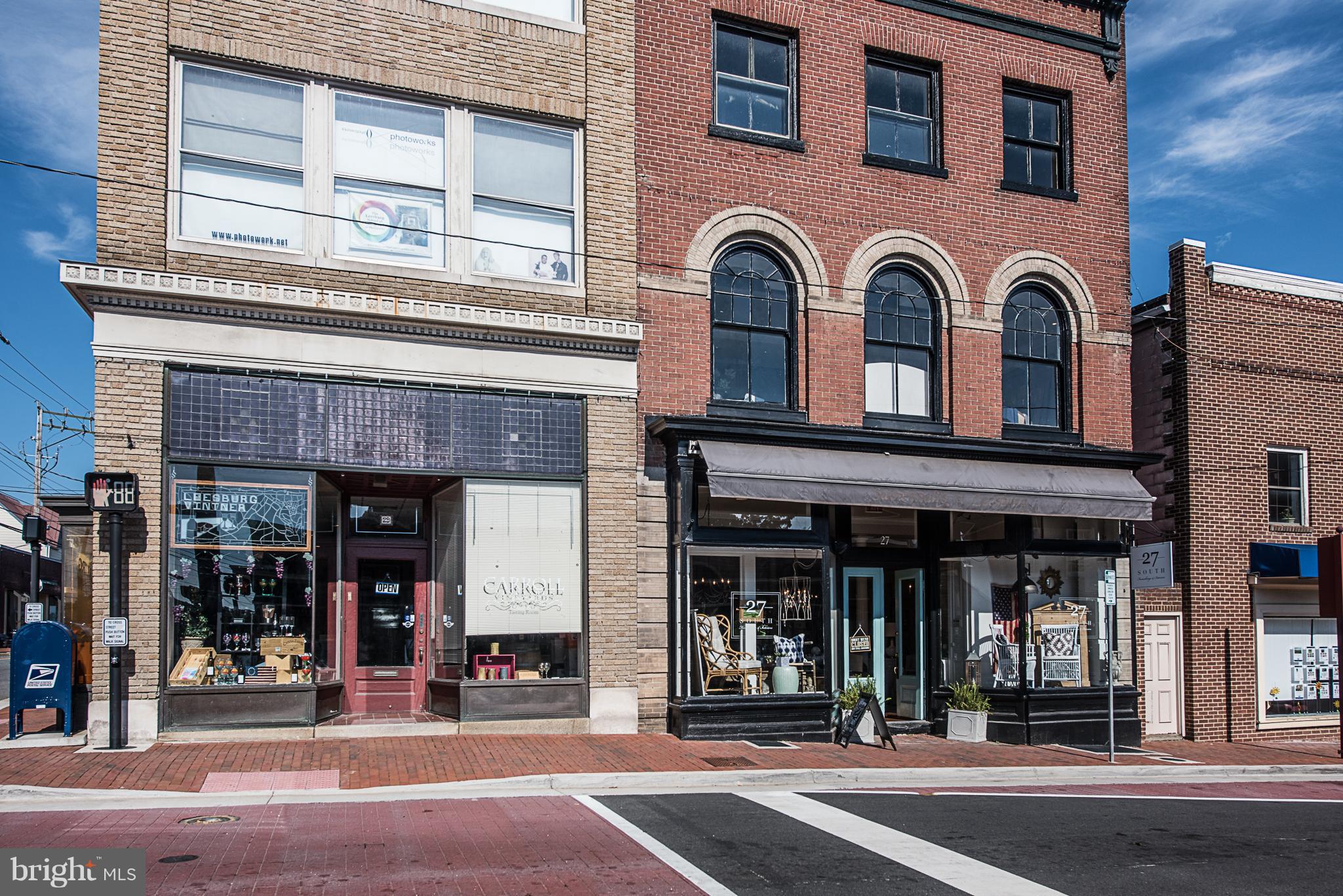 COUNTRY CLUB GREEN - Residential Lease