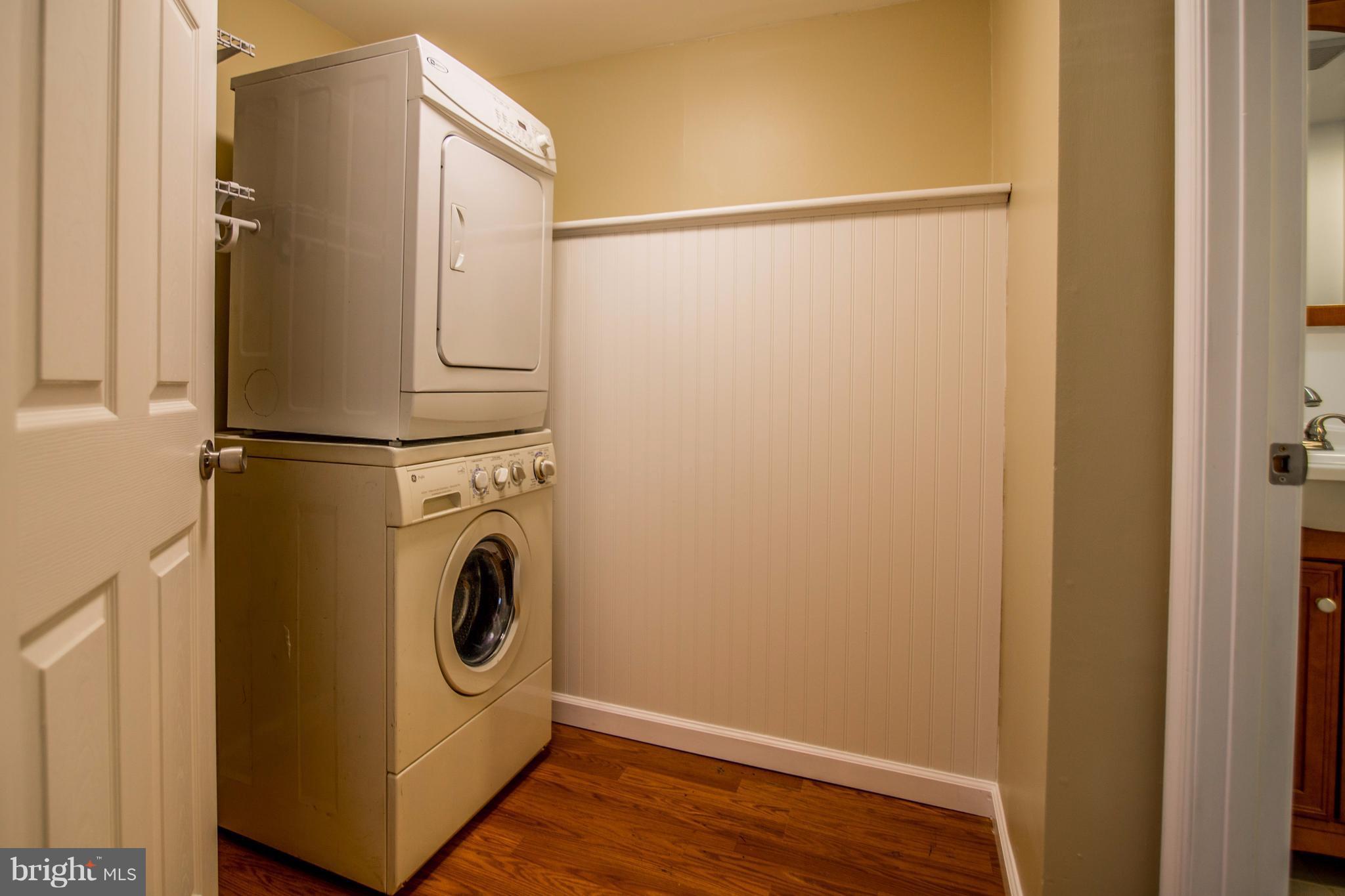 COUNTRY CLUB GREEN - Residential Lease