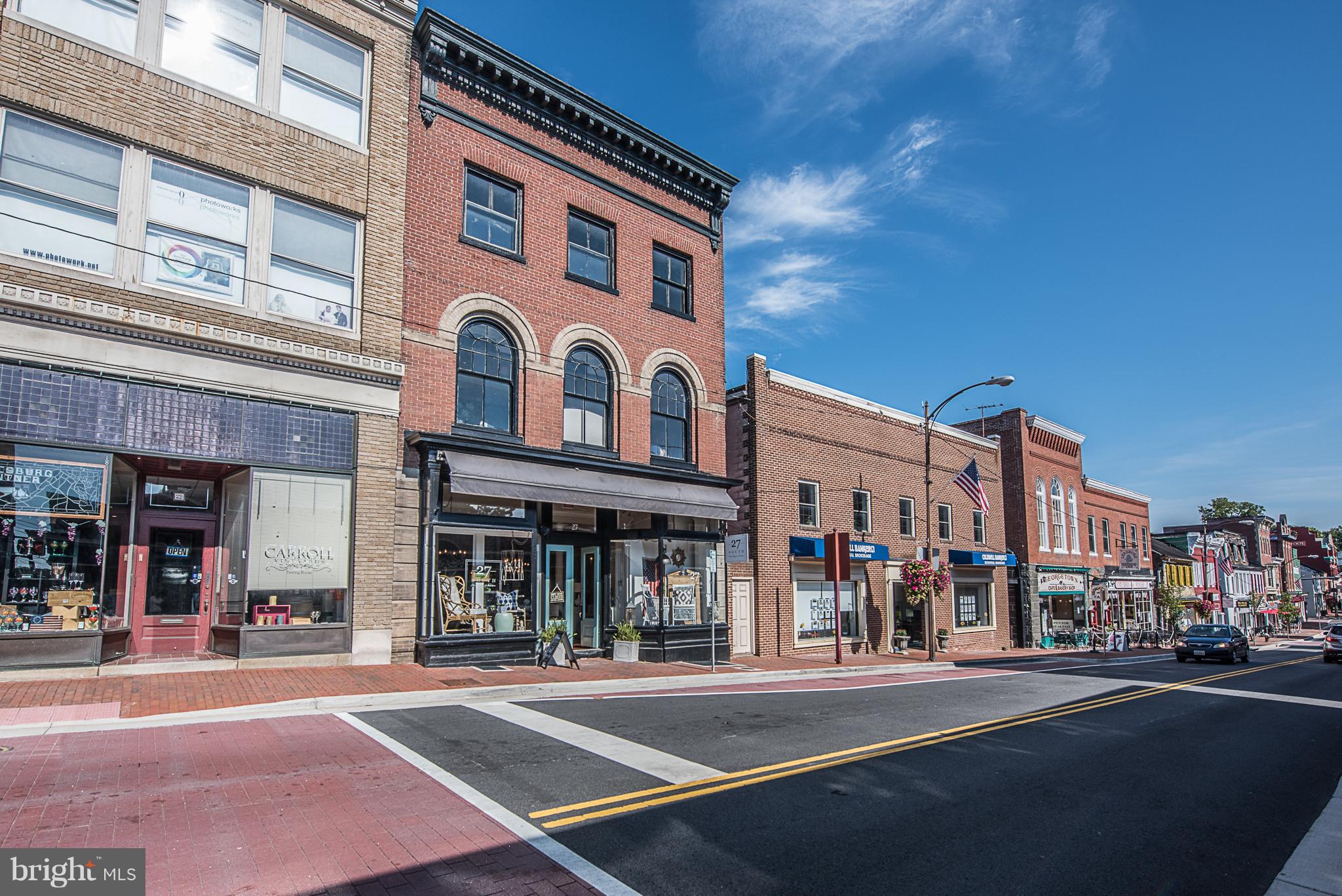 COUNTRY CLUB GREEN - Residential Lease