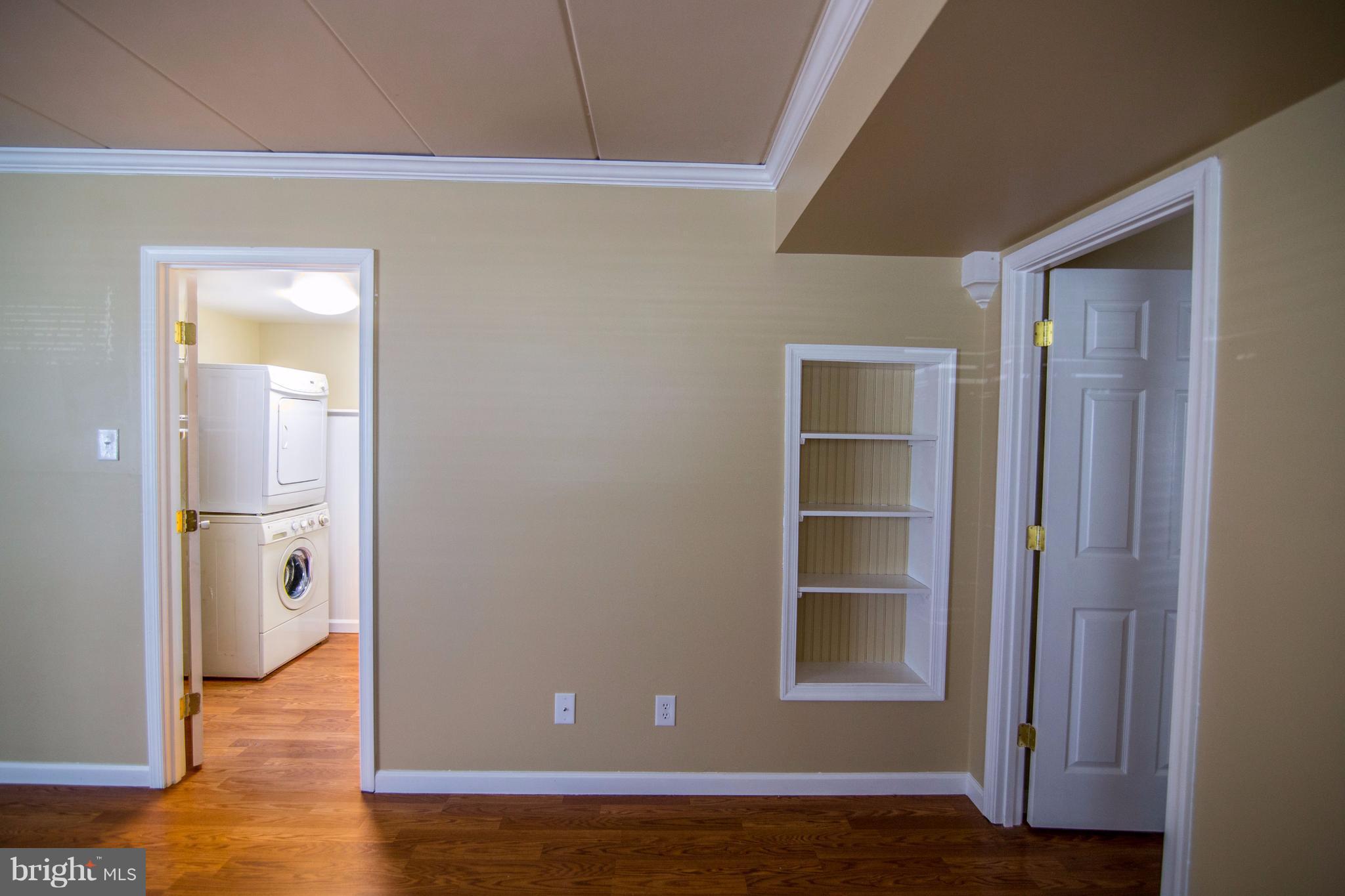 COUNTRY CLUB GREEN - Residential Lease