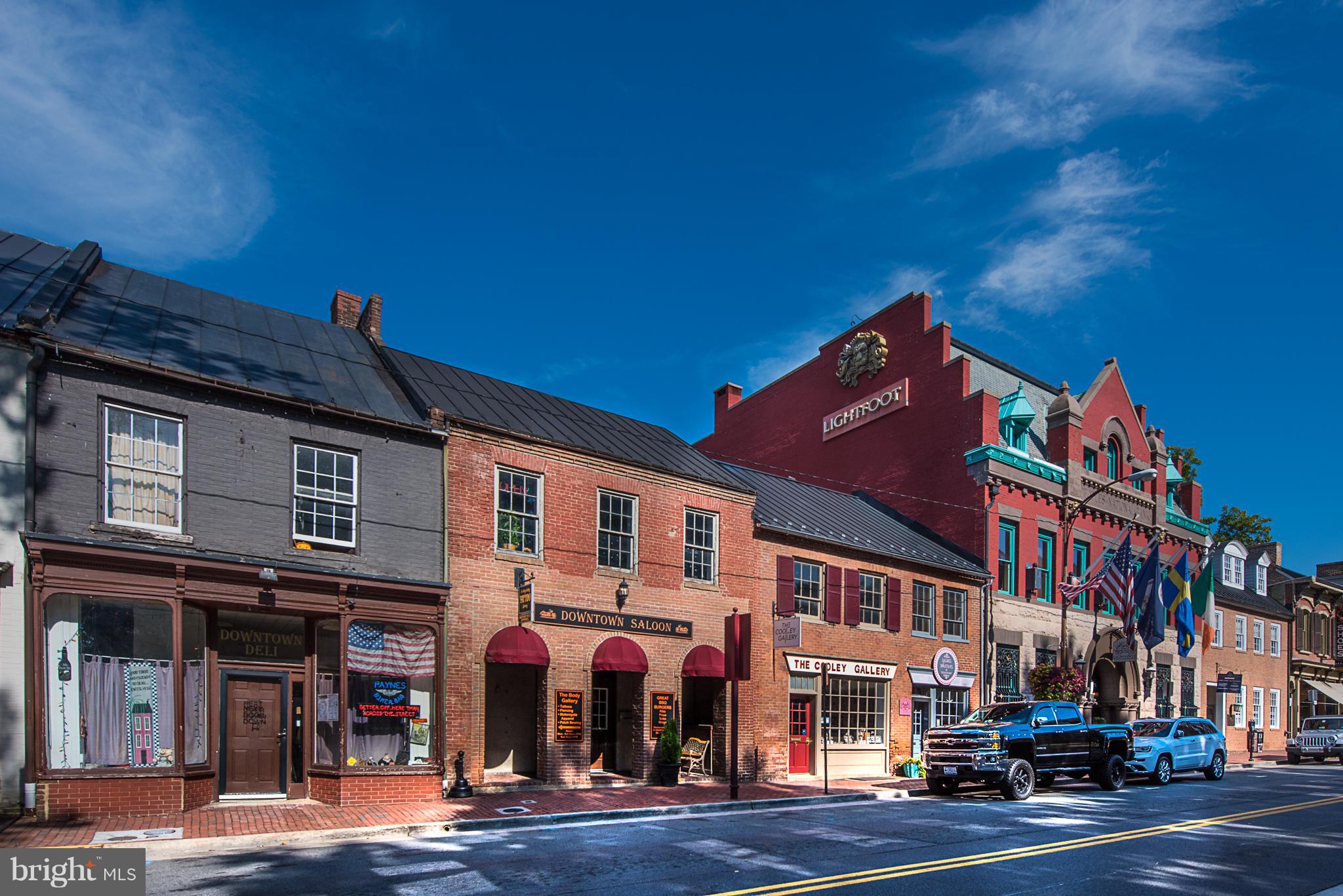 COUNTRY CLUB GREEN - Residential Lease