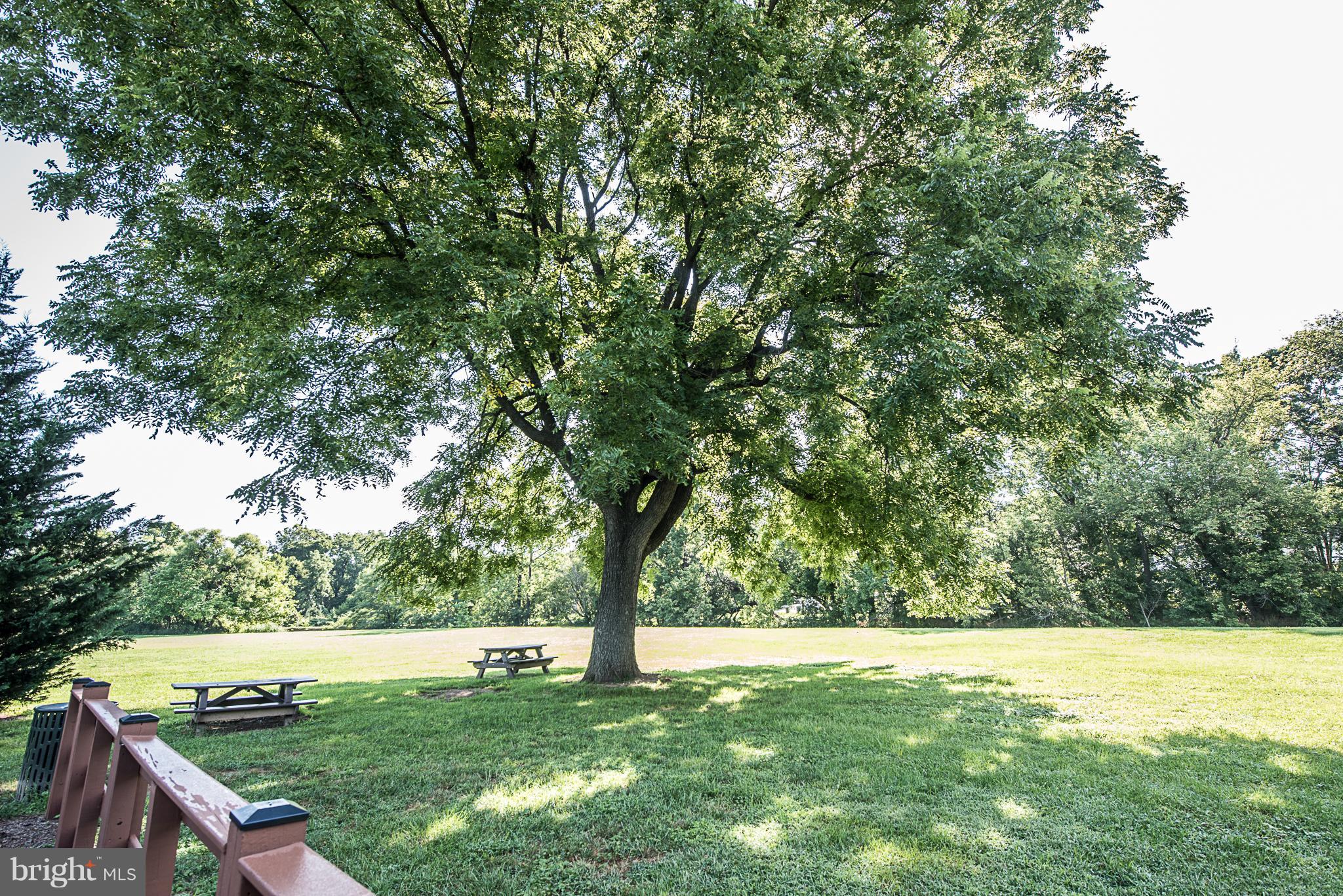 COUNTRY CLUB GREEN - Residential Lease