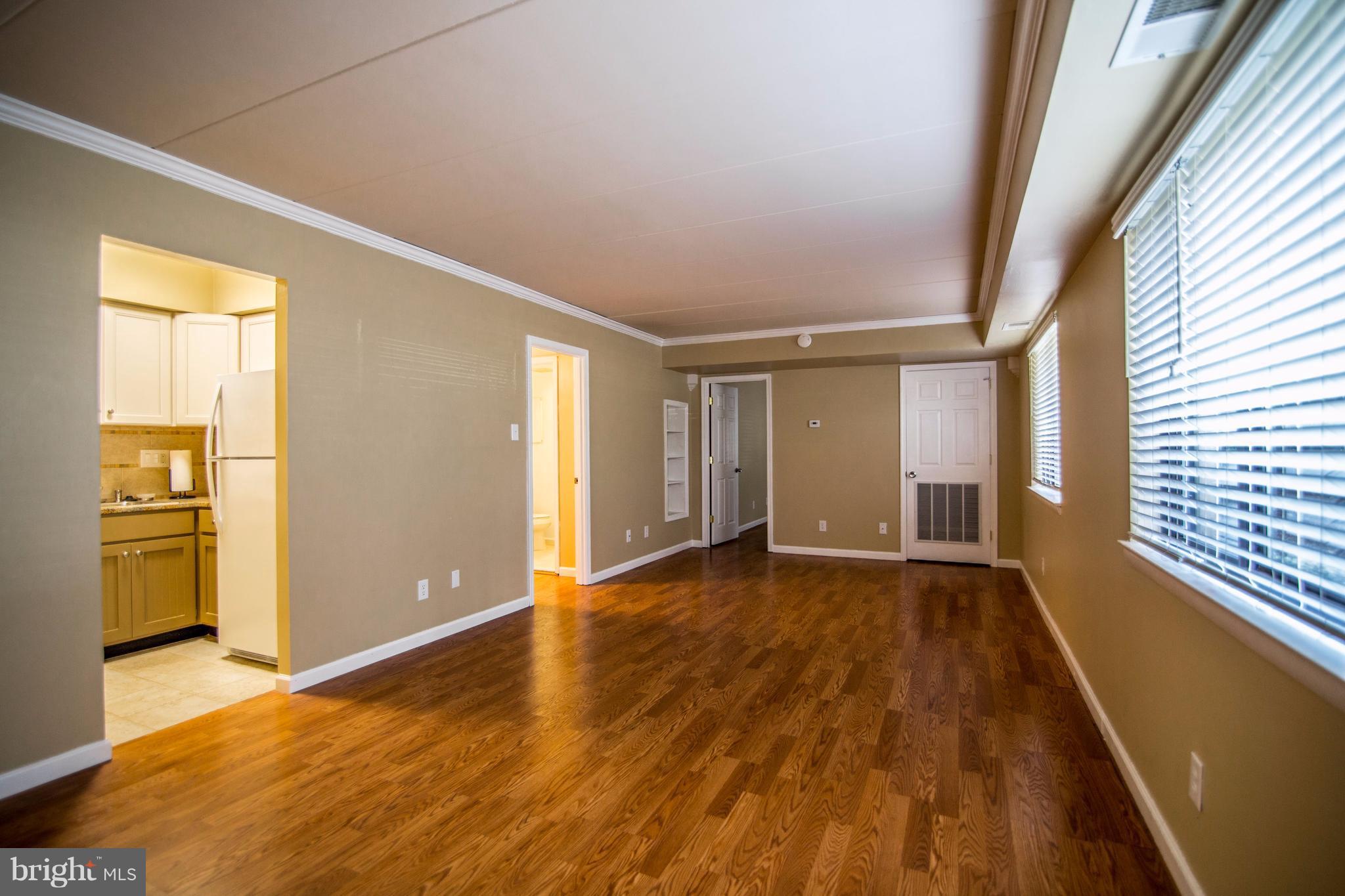 COUNTRY CLUB GREEN - Residential Lease