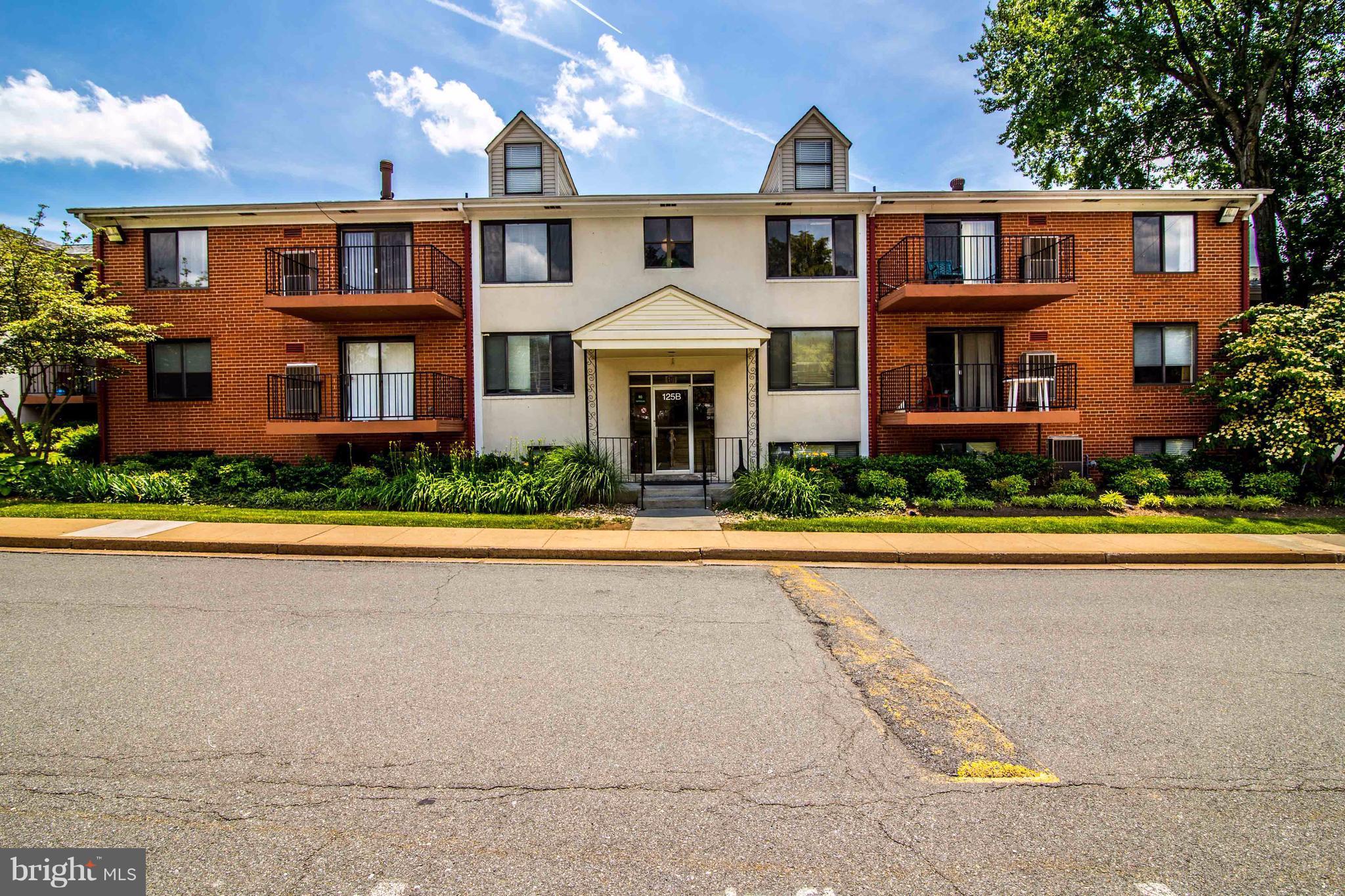 COUNTRY CLUB GREEN - Residential Lease