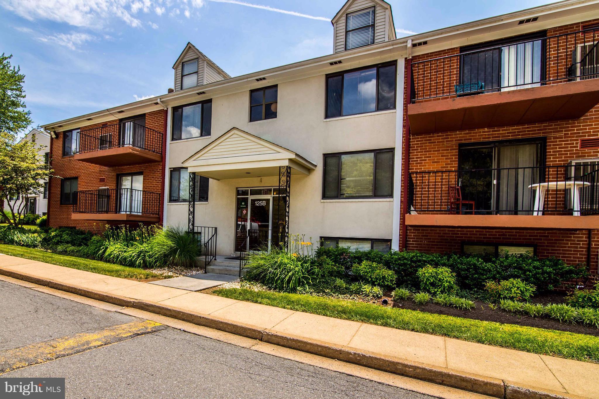 COUNTRY CLUB GREEN - Residential Lease