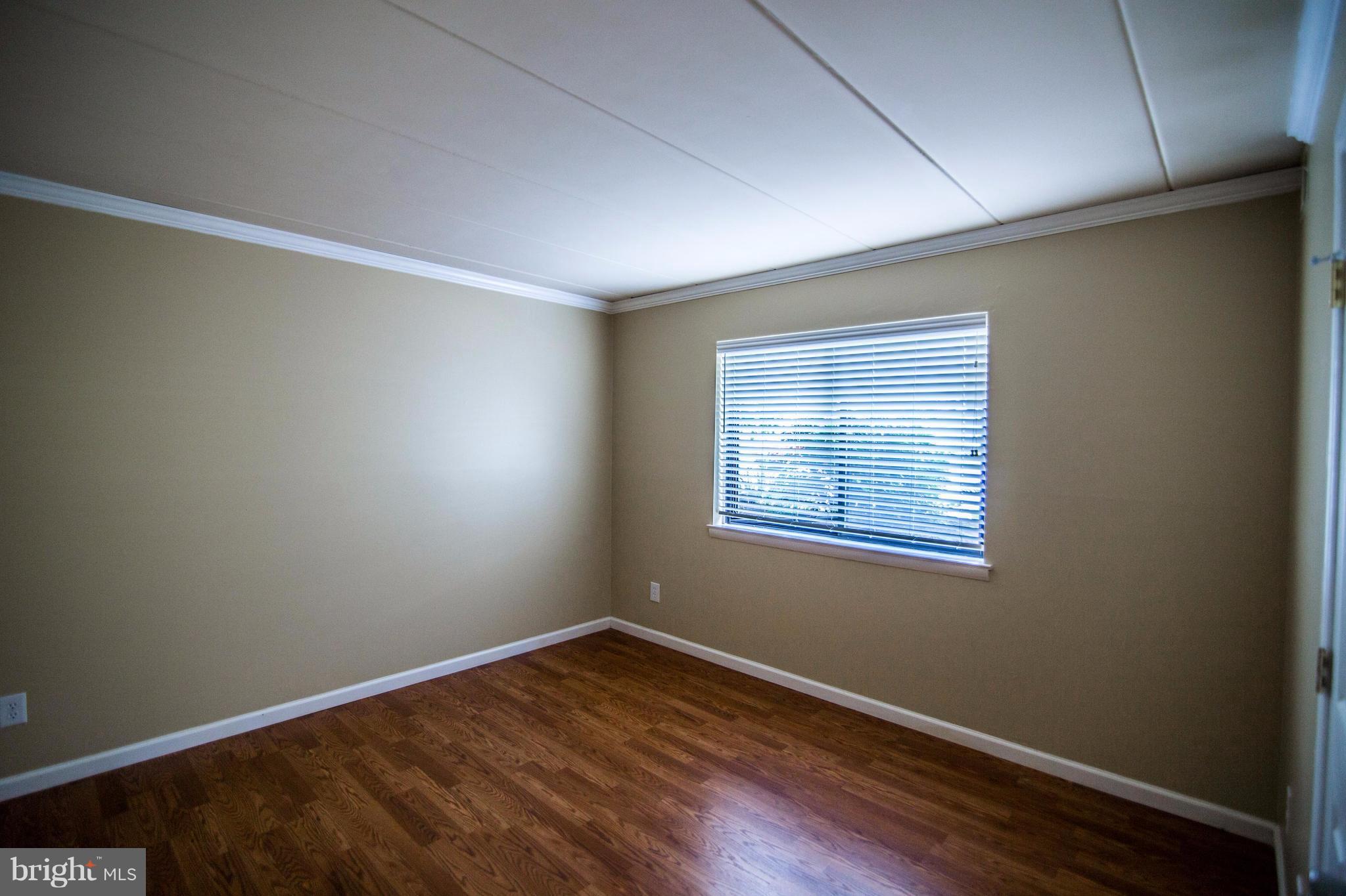 COUNTRY CLUB GREEN - Residential Lease