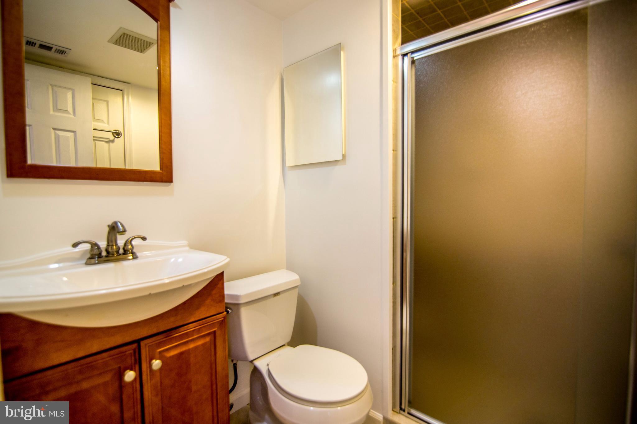 COUNTRY CLUB GREEN - Residential Lease