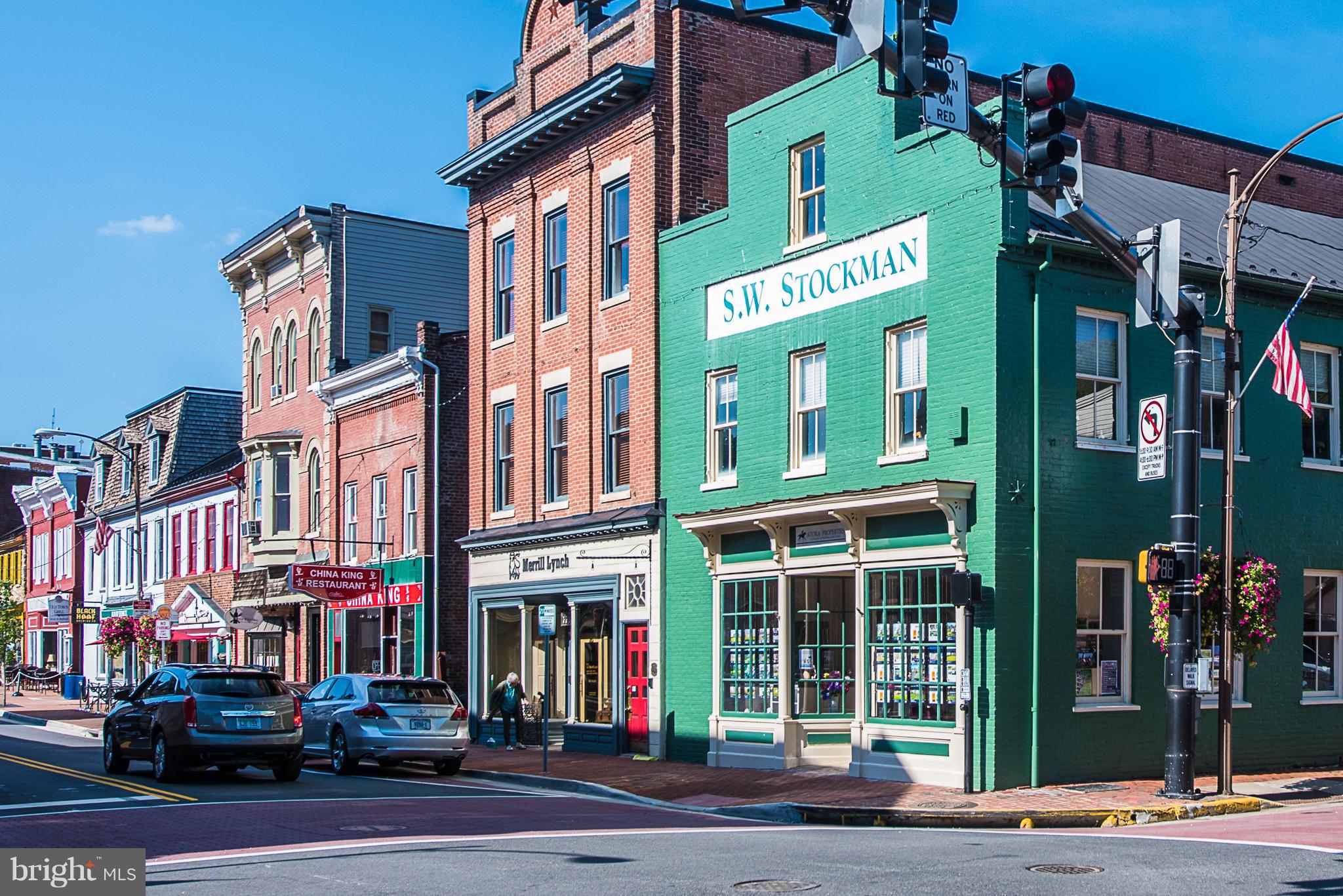 COUNTRY CLUB GREEN - Residential Lease