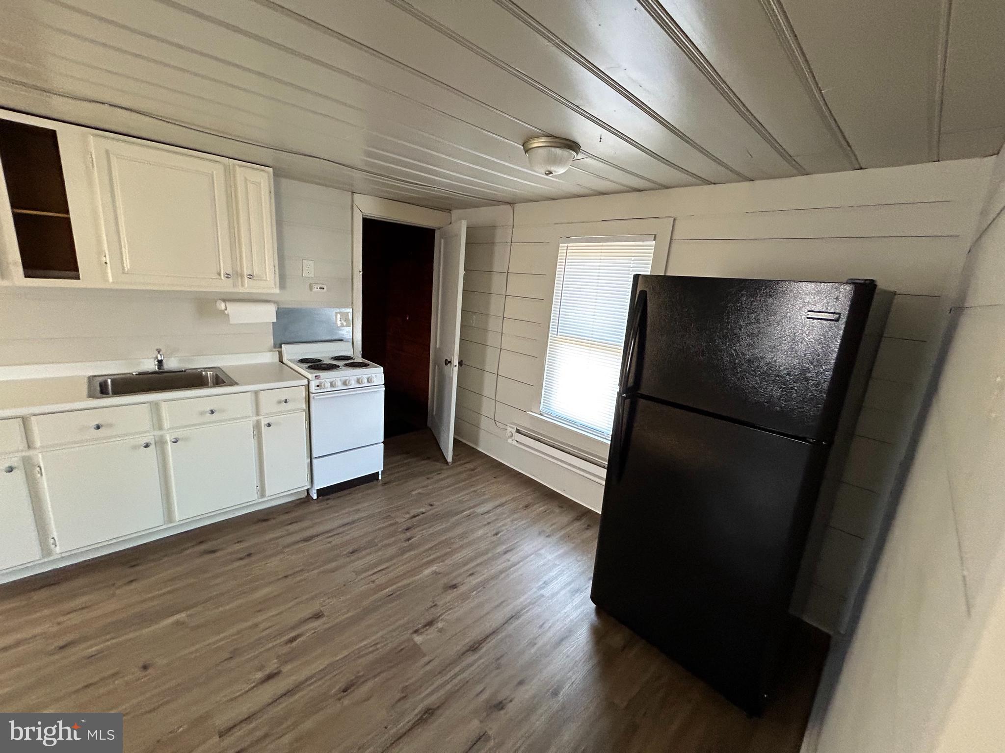 RESIDENTIAL - Residential Lease