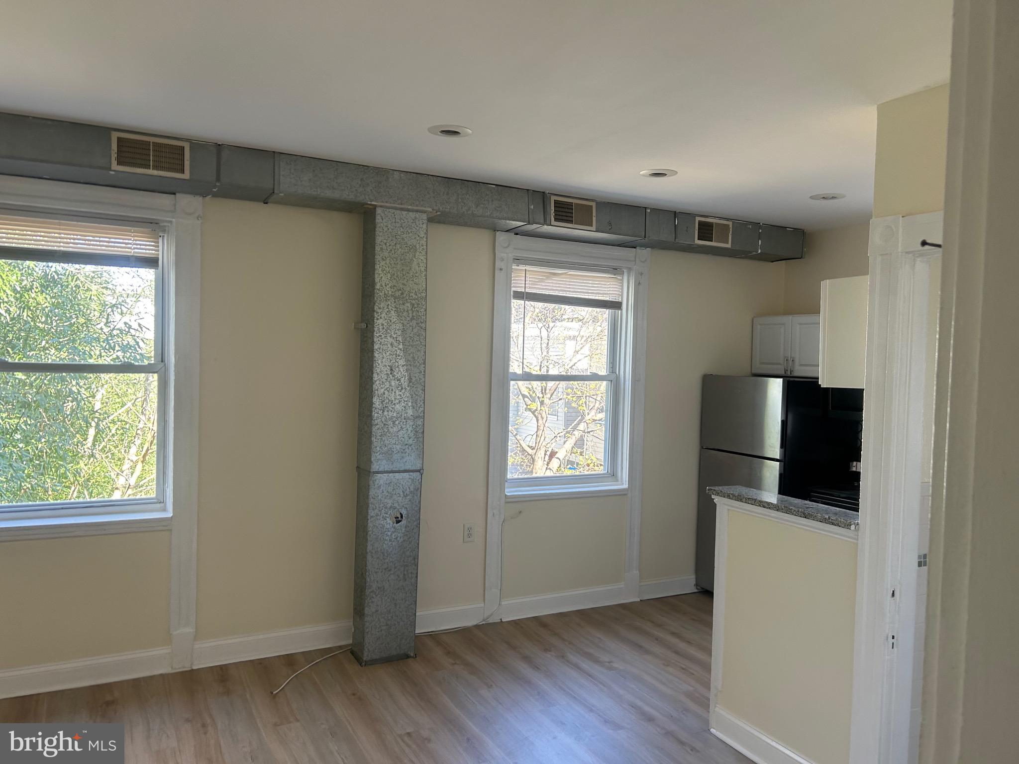 SQUIRREL HILL - Residential Lease
