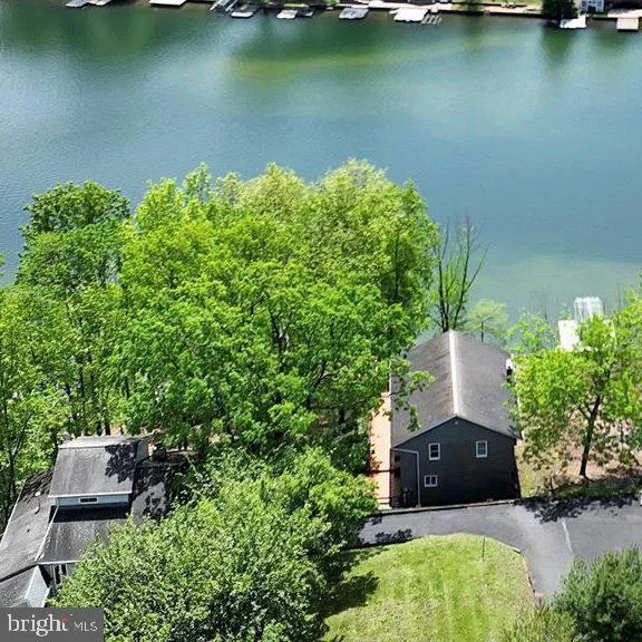 Auburn, Pennsylvania 17922, United States, 5 Bedrooms Bedrooms, ,2 BathroomsBathrooms,Residential,Active,129929