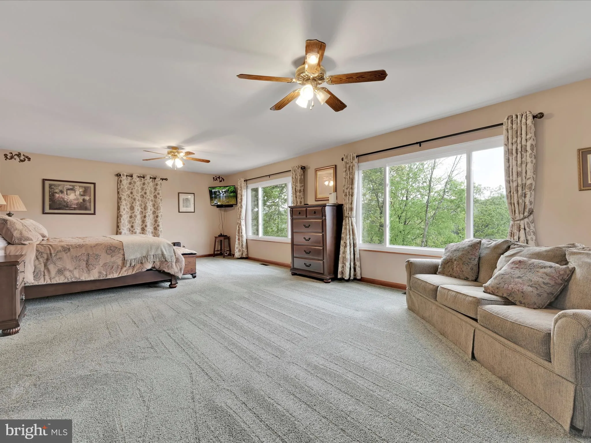 Auburn, Pennsylvania 17922, United States, 5 Bedrooms Bedrooms, ,2 BathroomsBathrooms,Residential,Active,129929