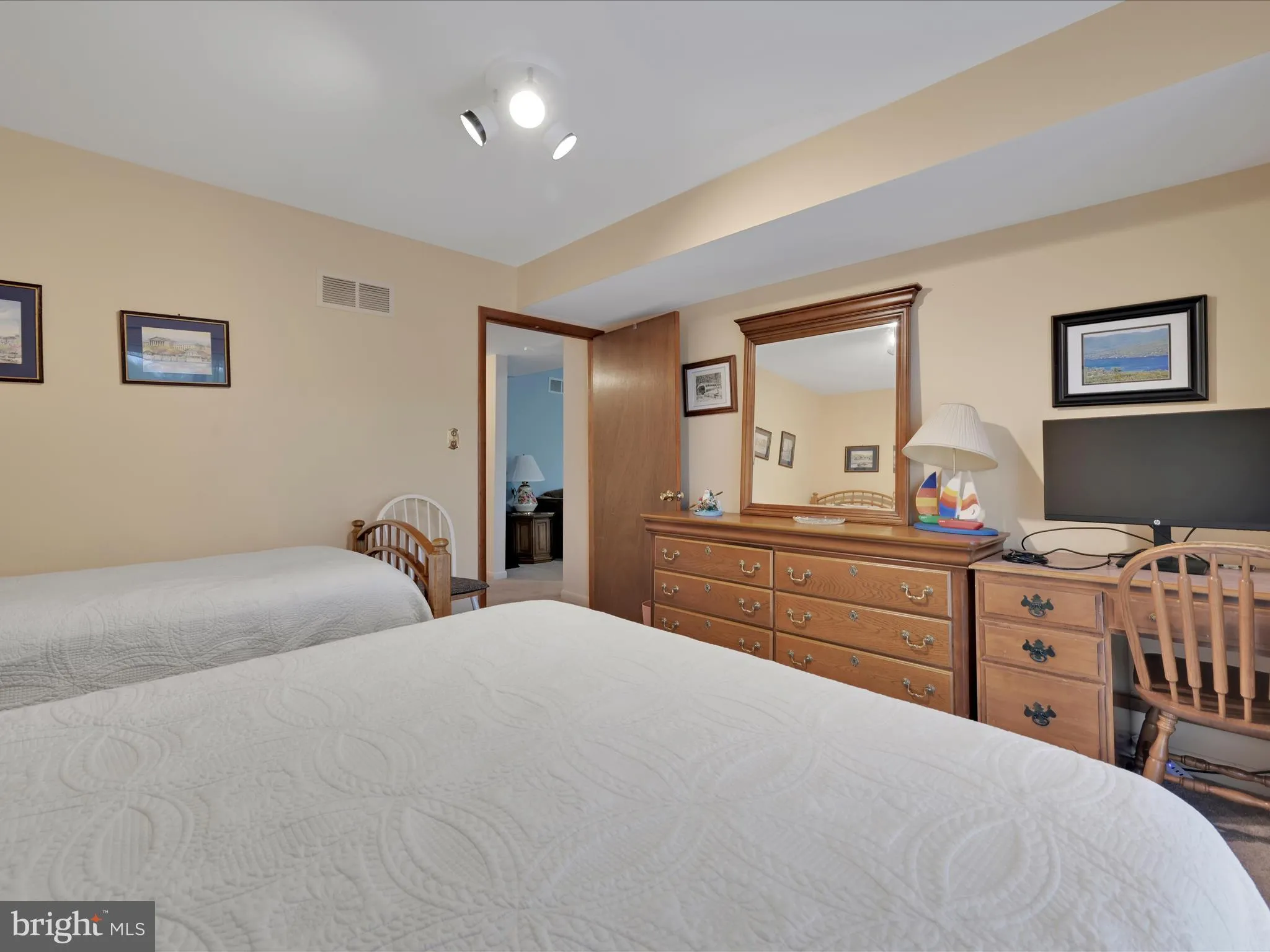 Auburn, Pennsylvania 17922, United States, 5 Bedrooms Bedrooms, ,2 BathroomsBathrooms,Residential,Active,129929