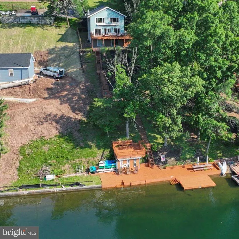 Auburn, Pennsylvania 17922, United States, 5 Bedrooms Bedrooms, ,2 BathroomsBathrooms,Residential,Active,129929