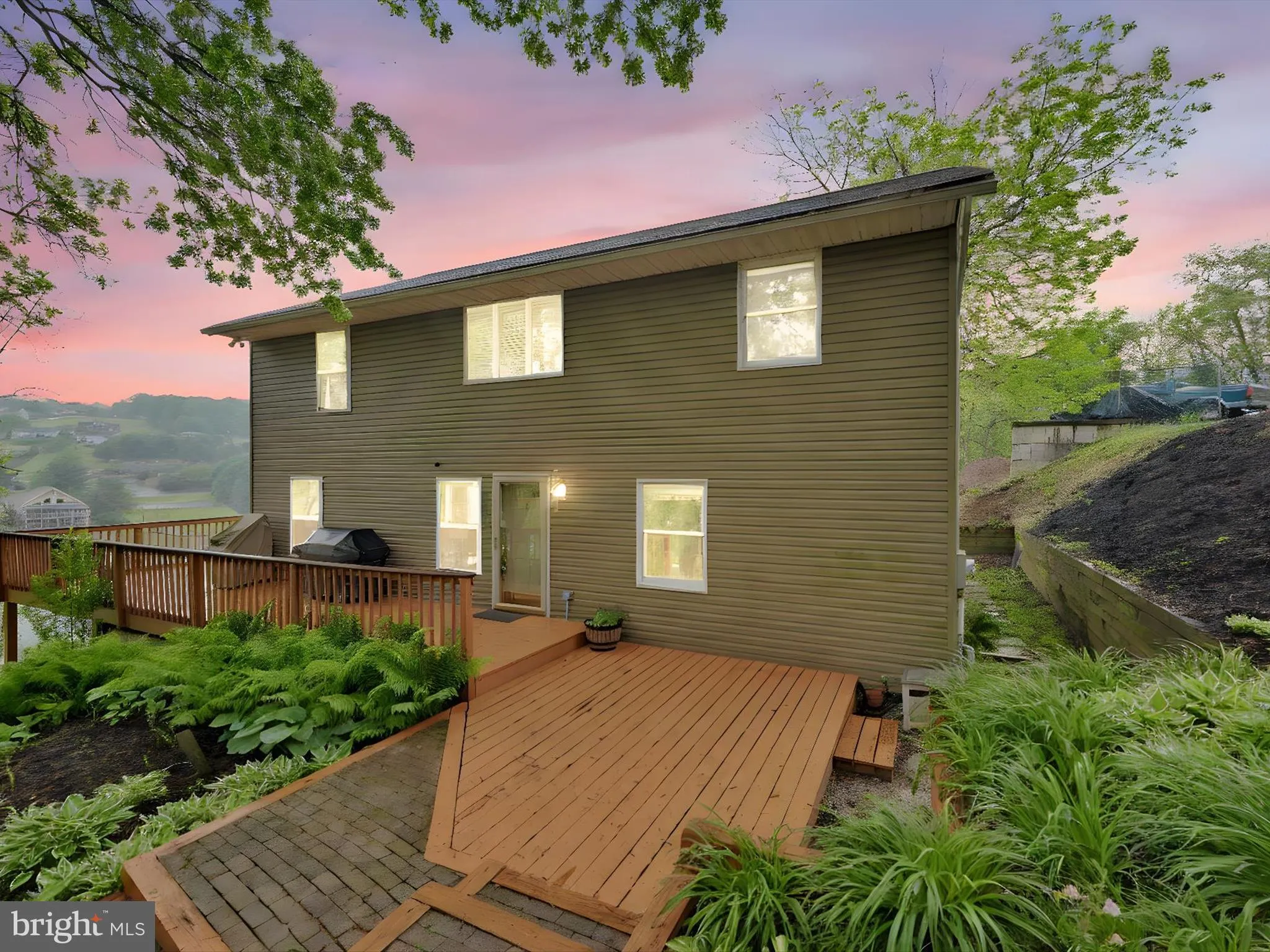 Auburn, Pennsylvania 17922, United States, 5 Bedrooms Bedrooms, ,2 BathroomsBathrooms,Residential,Active,129929