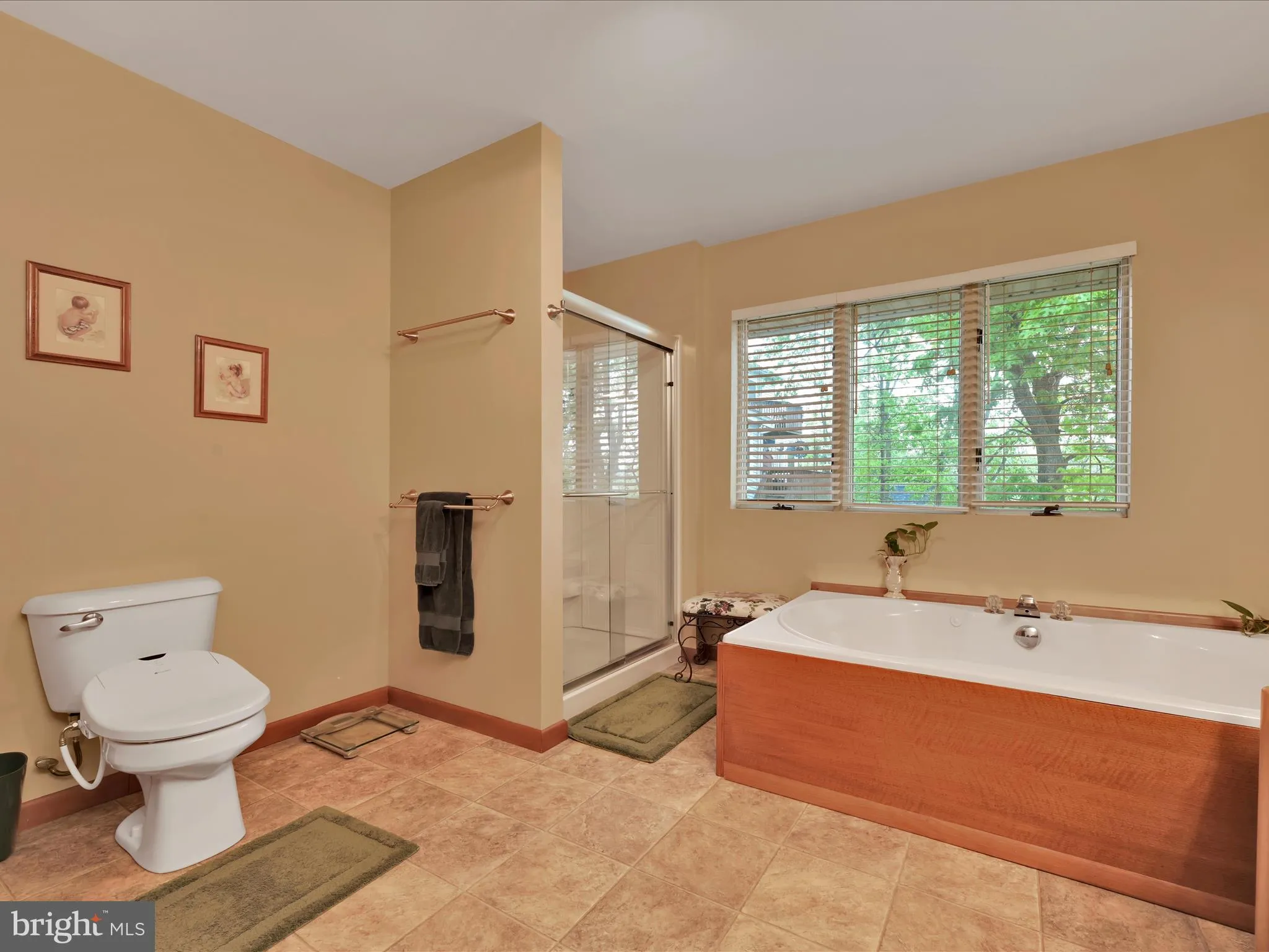 Auburn, Pennsylvania 17922, United States, 5 Bedrooms Bedrooms, ,2 BathroomsBathrooms,Residential,Active,129929