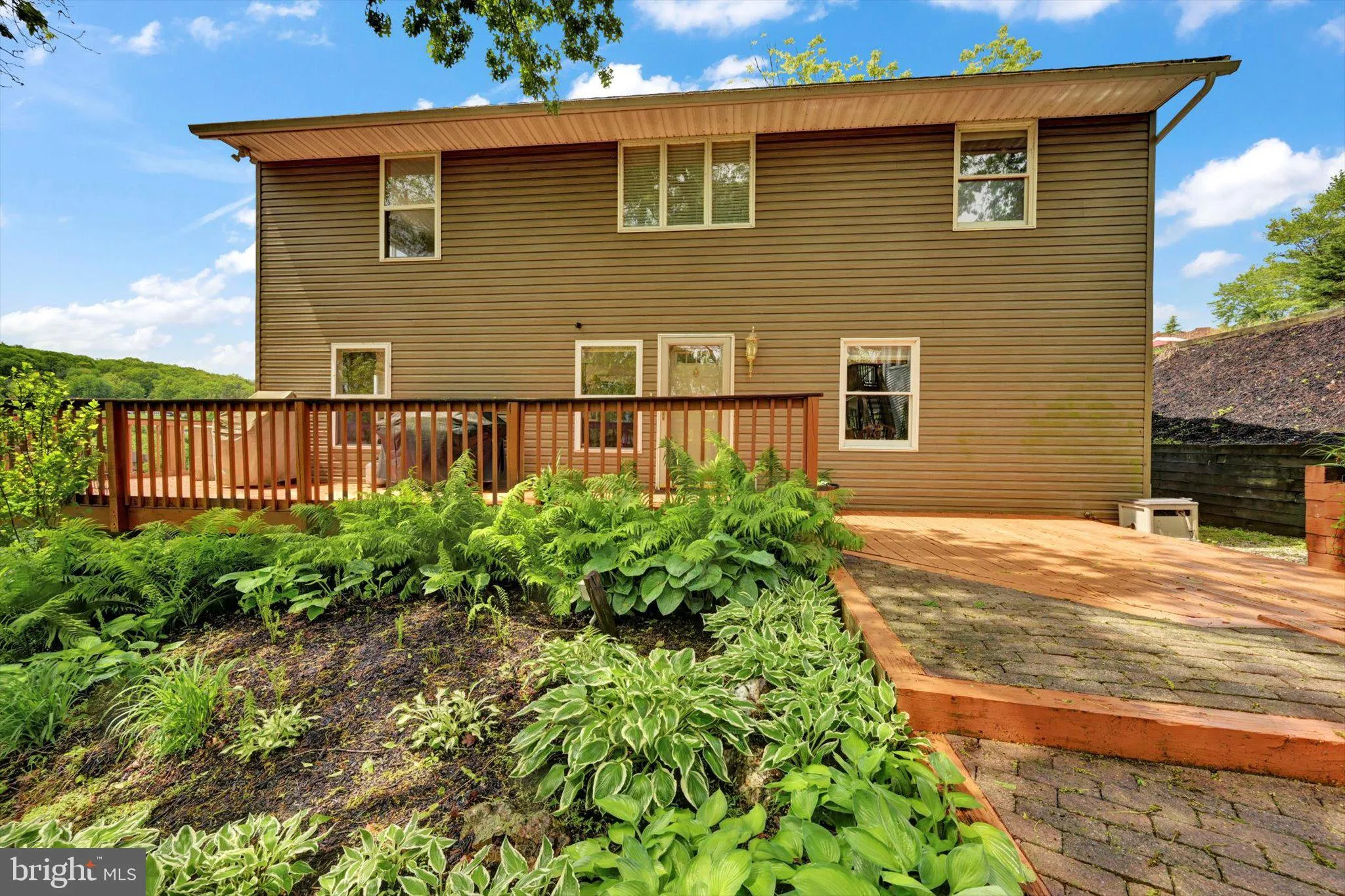 Auburn, Pennsylvania 17922, United States, 5 Bedrooms Bedrooms, ,2 BathroomsBathrooms,Residential,Active,129929