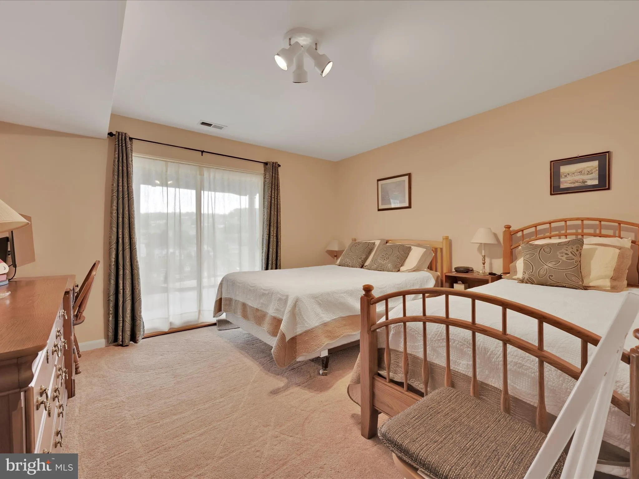 Auburn, Pennsylvania 17922, United States, 5 Bedrooms Bedrooms, ,2 BathroomsBathrooms,Residential,Active,129929