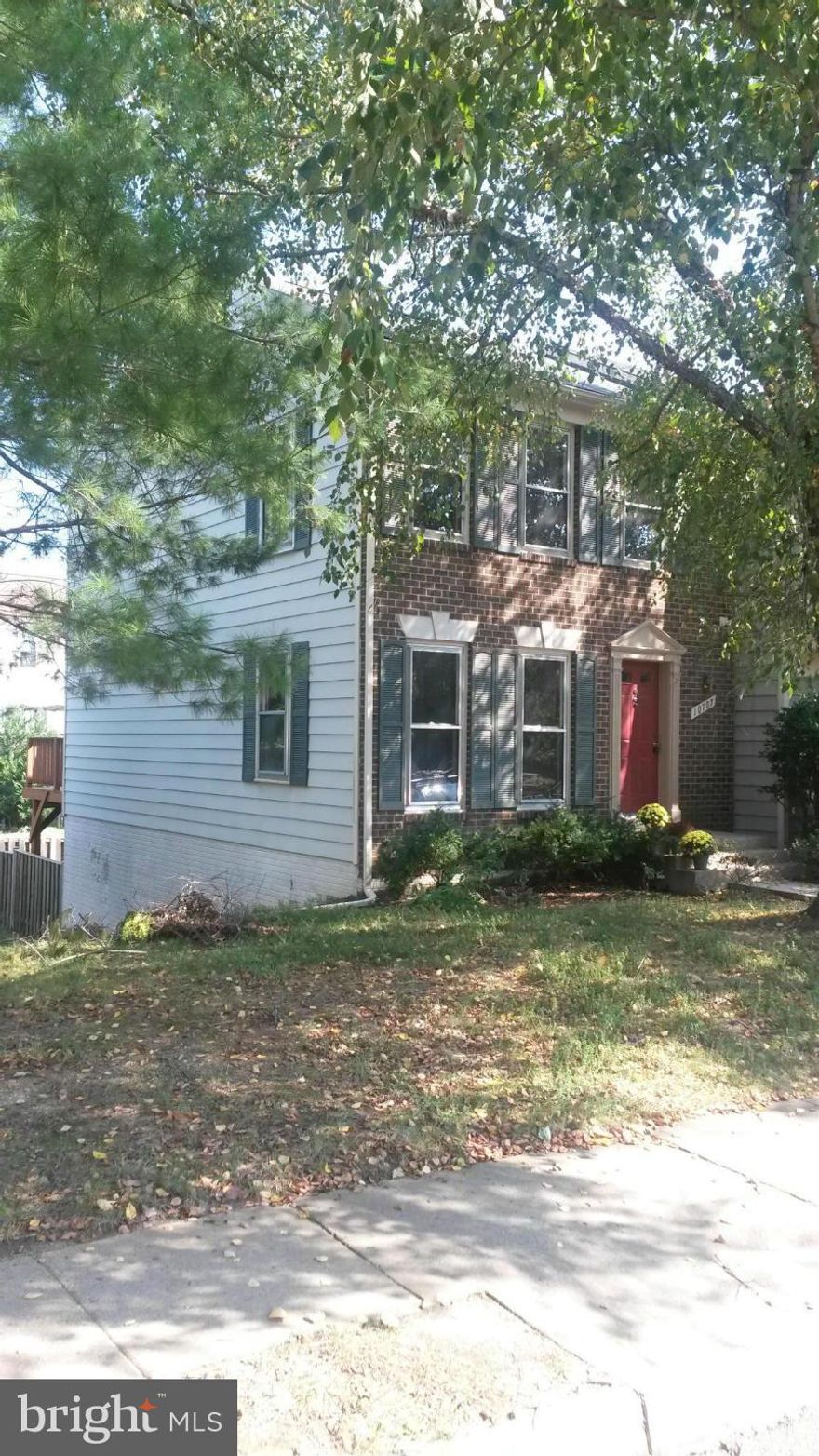 Newly renovated...freshly painted throughout, incl. kit.cabinets, new carpet throughout, upgraded & freshly stained deck.  Move in condition!! Home Warranty included!! Home features Sep DR & Kit. 3 levels w/ 2 MSTR BRS, 3 & 1/2 bths FMRM w/lower deck to fenced backyard. Professionally cleaned!!