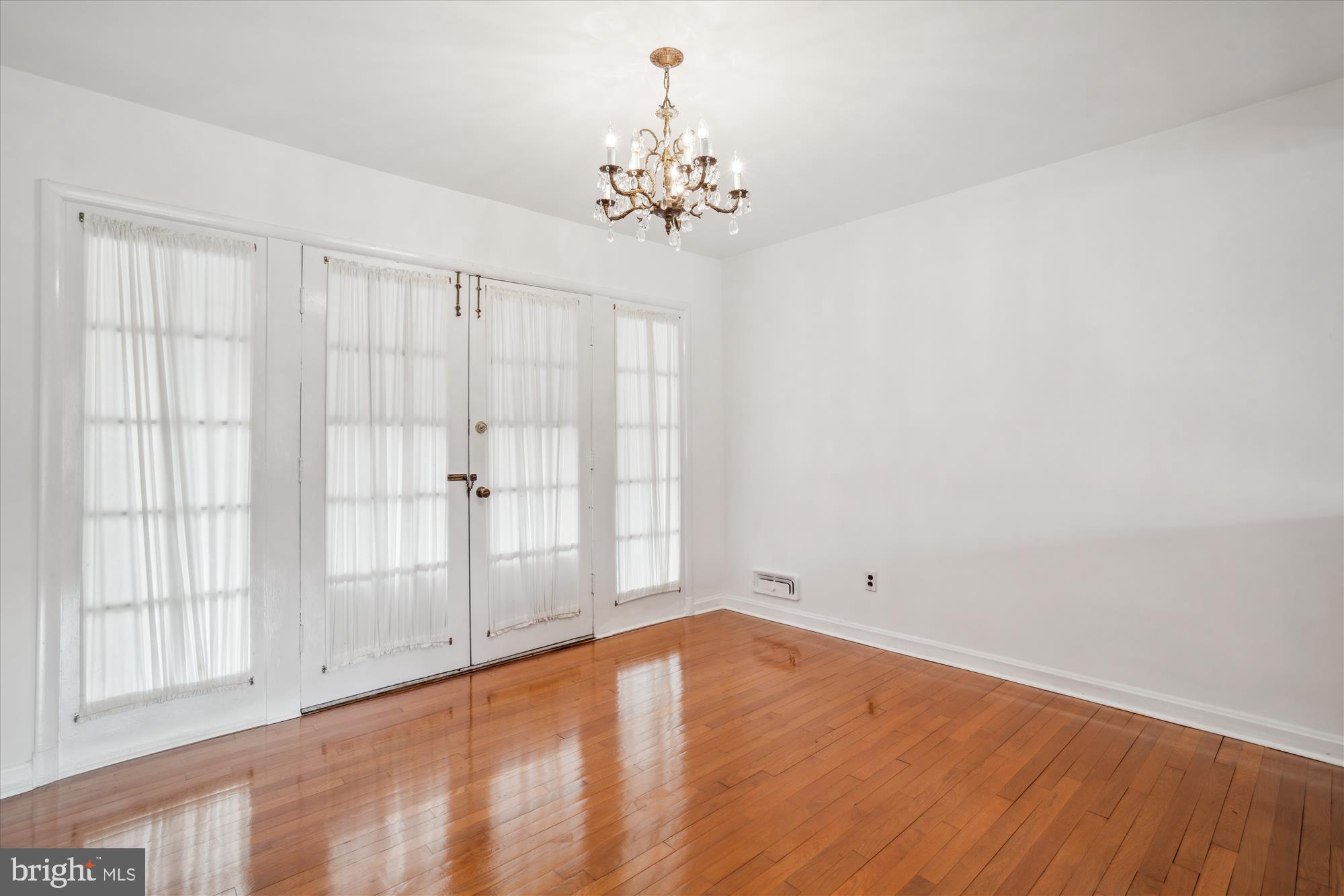 BURNT MILLS MANOR - Residential