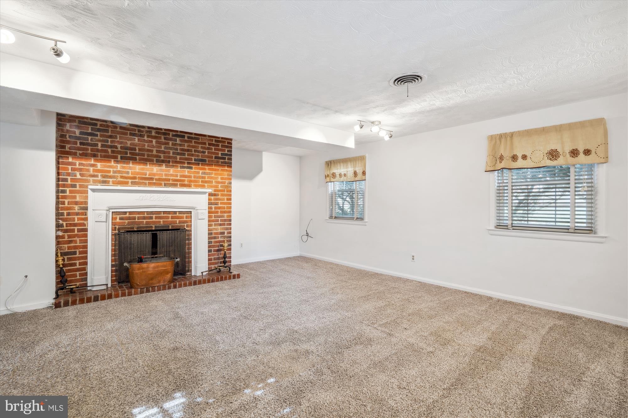 BURNT MILLS MANOR - Residential