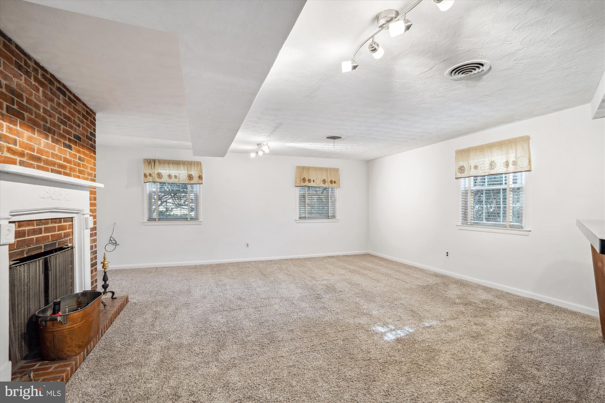 BURNT MILLS MANOR - Residential