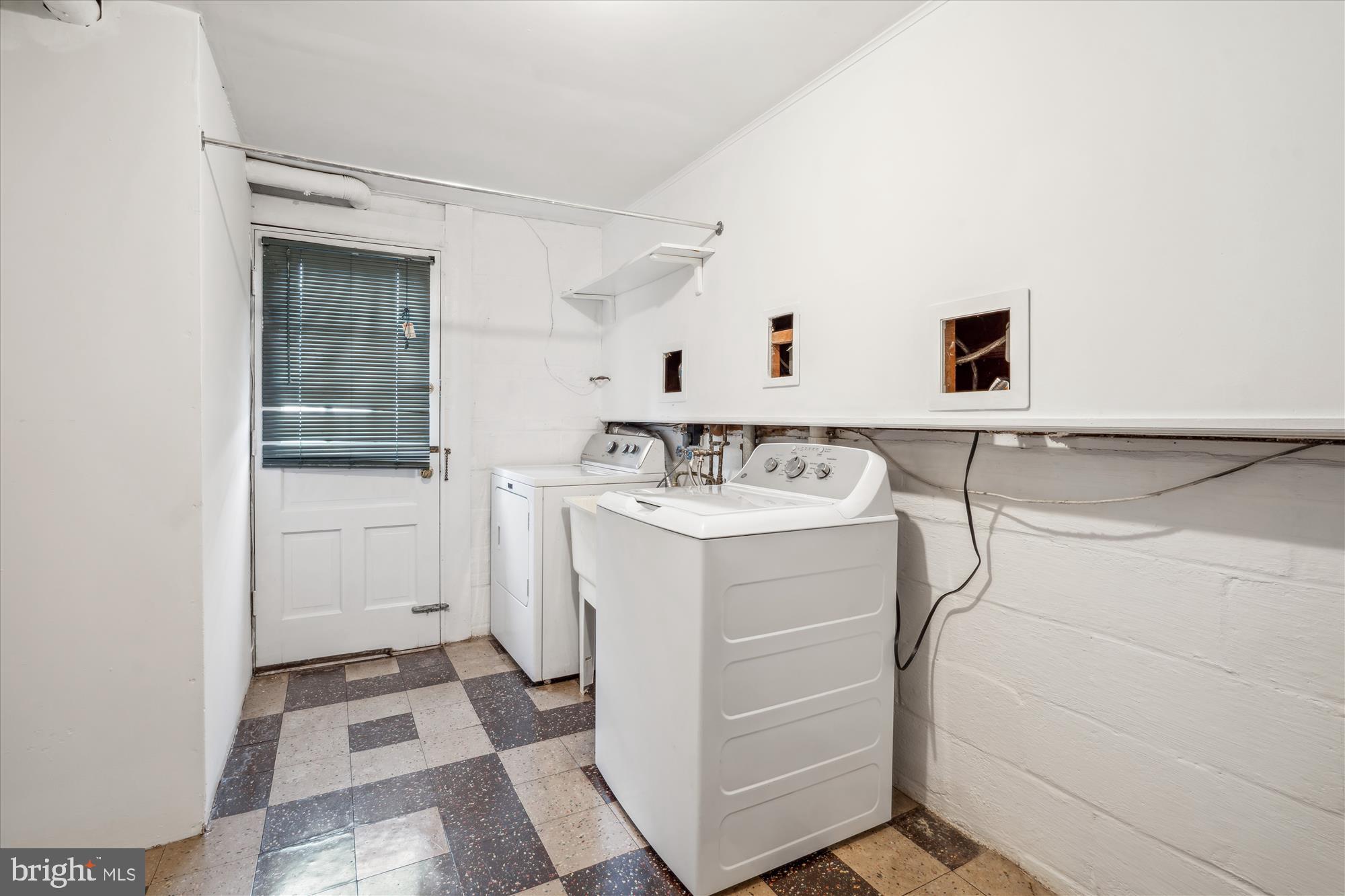 BURNT MILLS MANOR - Residential