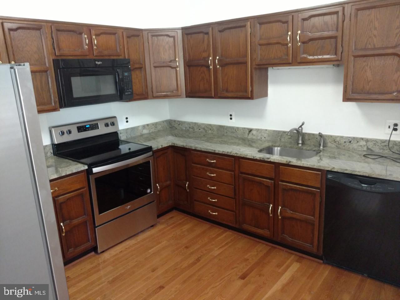 TOWN AND COUNTRY ESTATES - Residential Lease