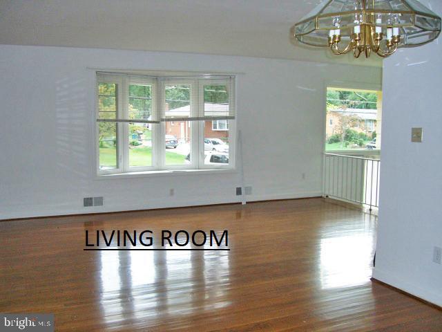 TOWN AND COUNTRY ESTATES - Residential Lease