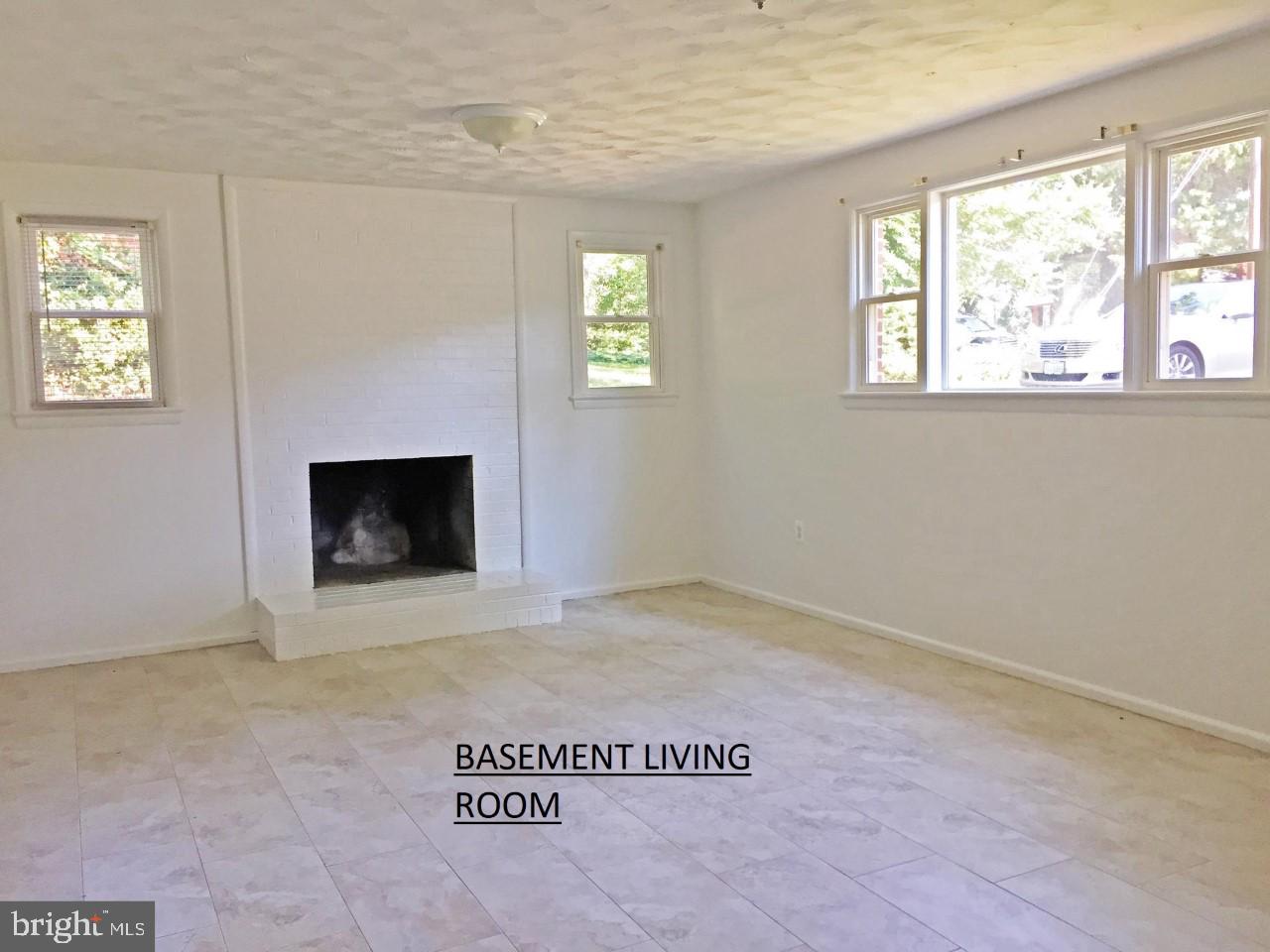 TOWN AND COUNTRY ESTATES - Residential Lease