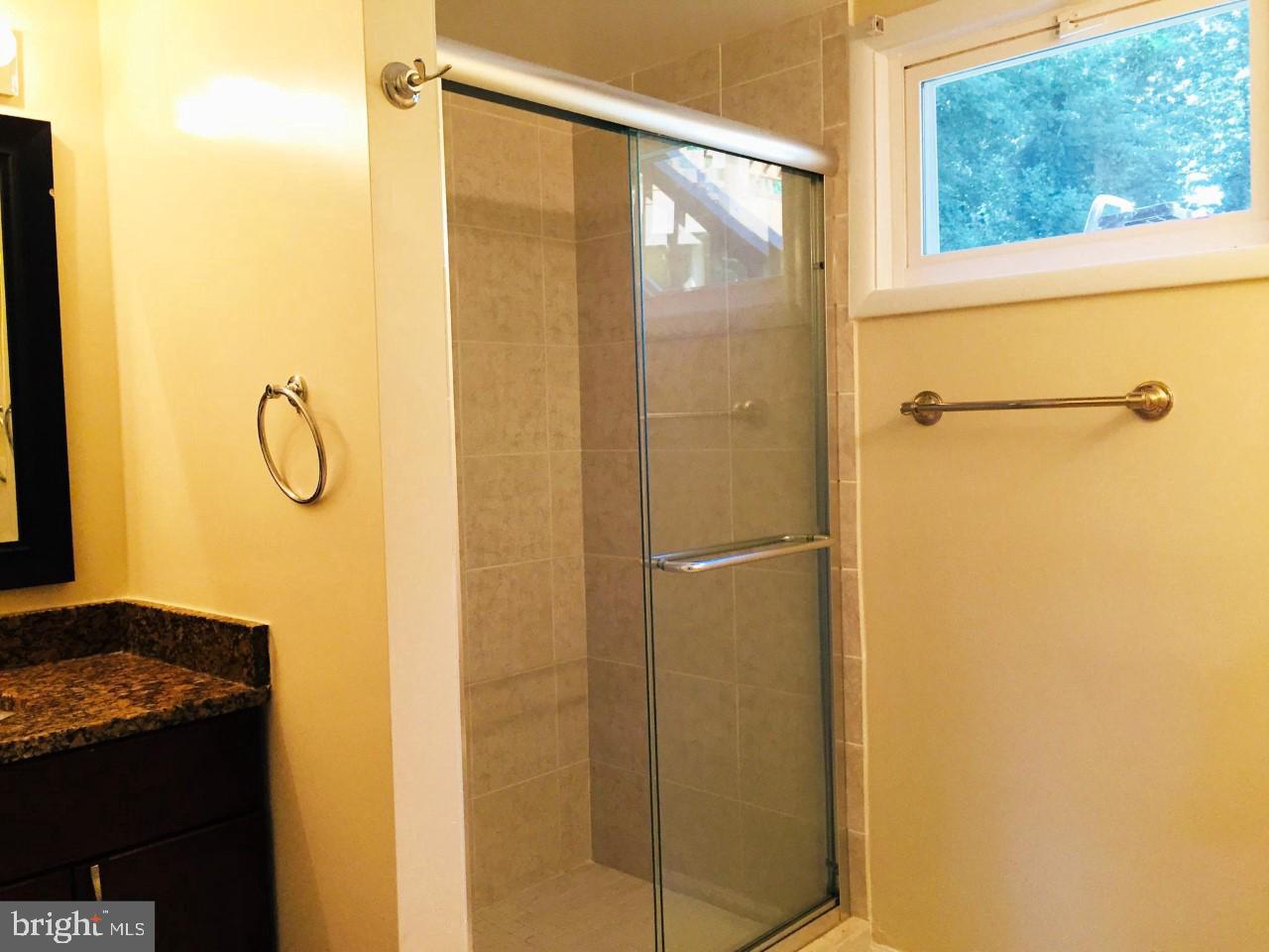 TOWN AND COUNTRY ESTATES - Residential Lease