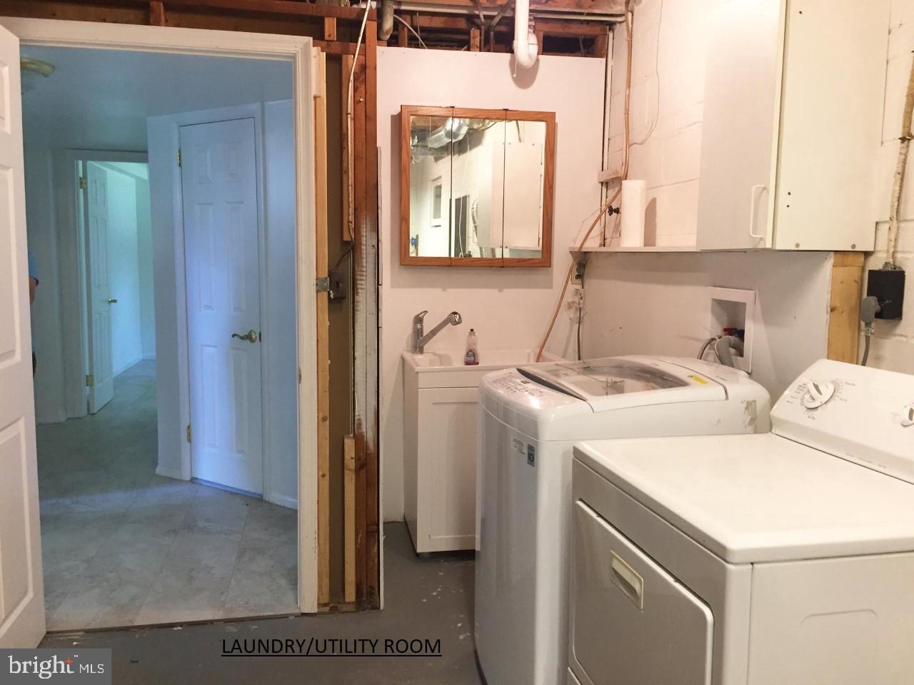 TOWN AND COUNTRY ESTATES - Residential Lease