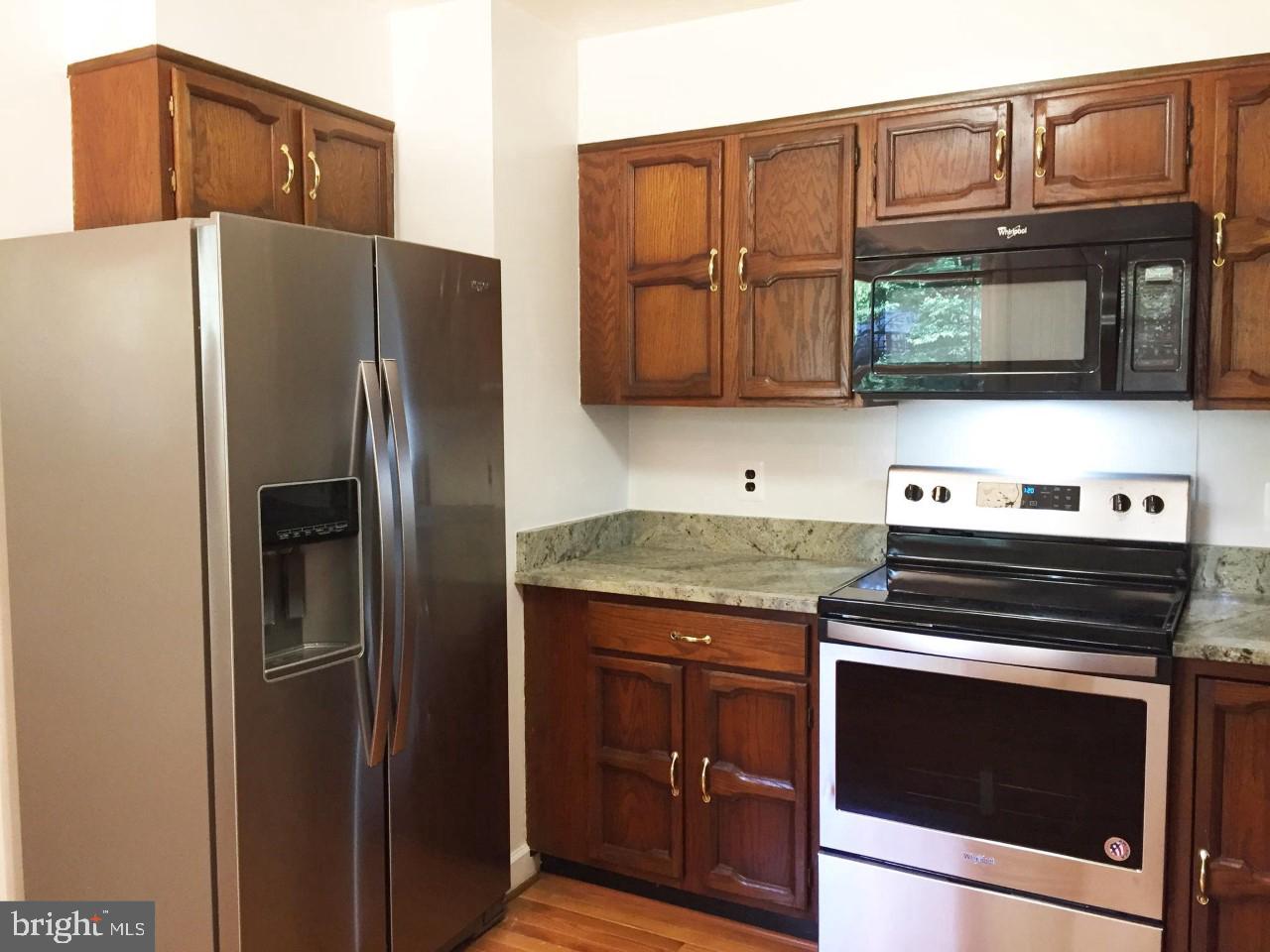 TOWN AND COUNTRY ESTATES - Residential Lease