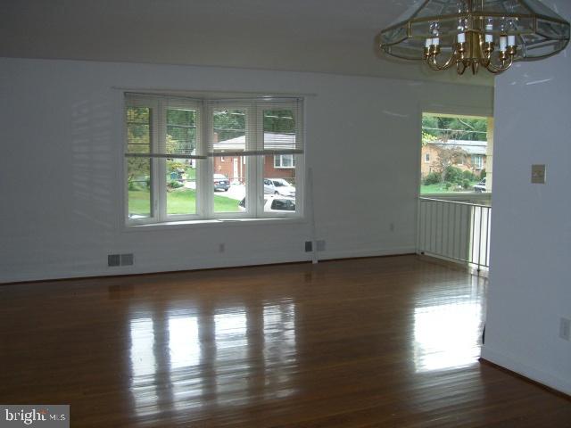 TOWN AND COUNTRY ESTATES - Residential Lease