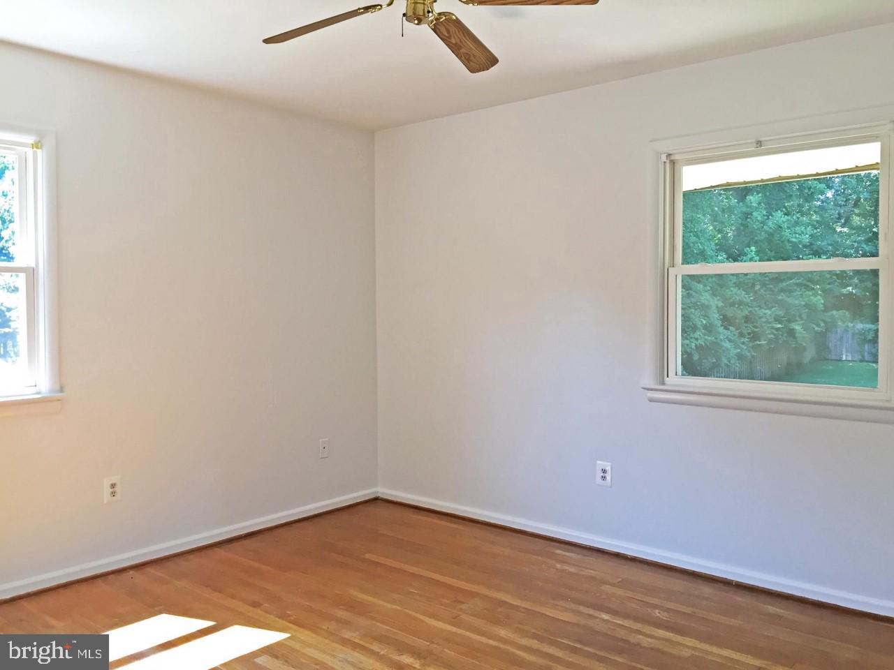 TOWN AND COUNTRY ESTATES - Residential Lease