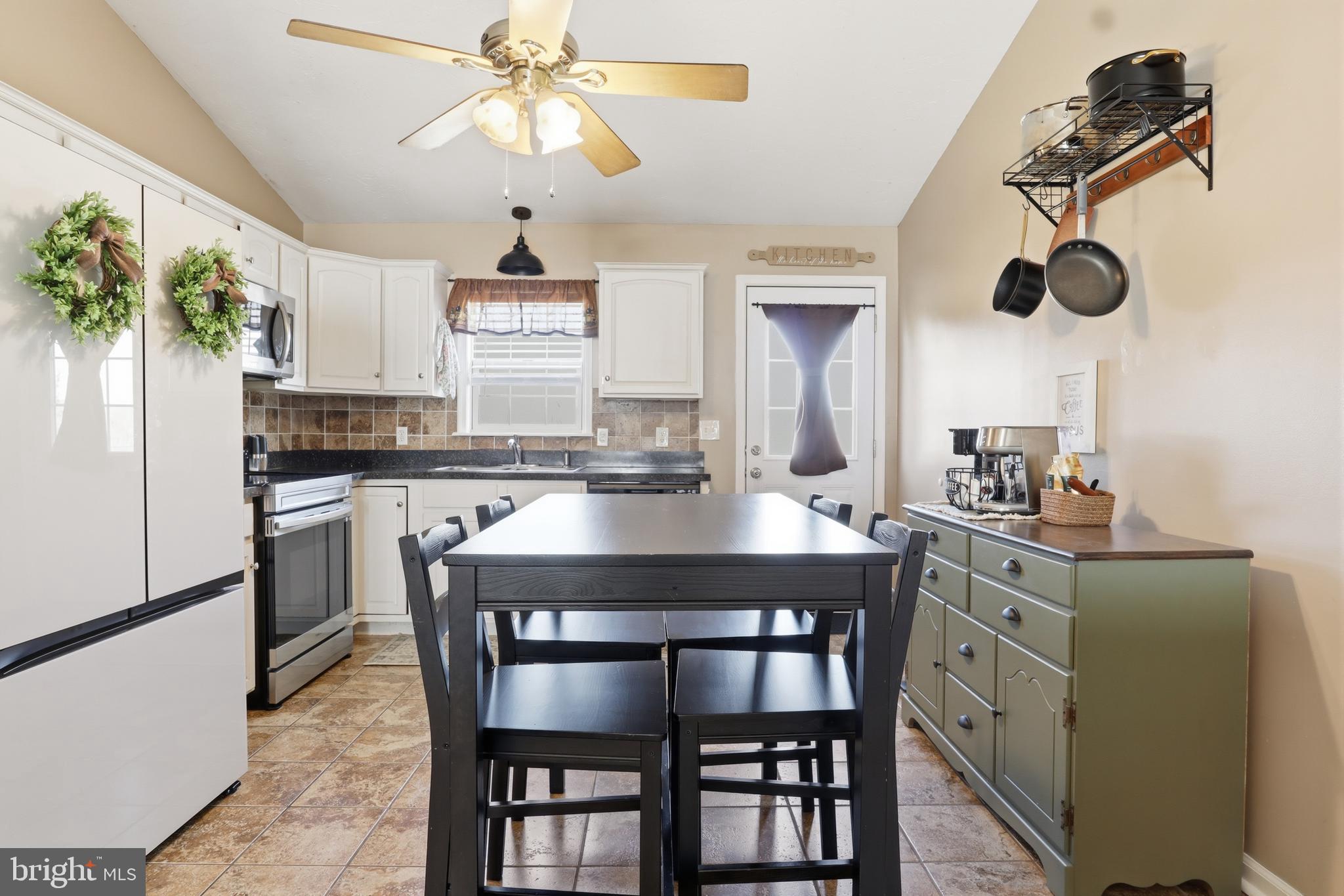 WANDERING STREAM ESTATES - Residential