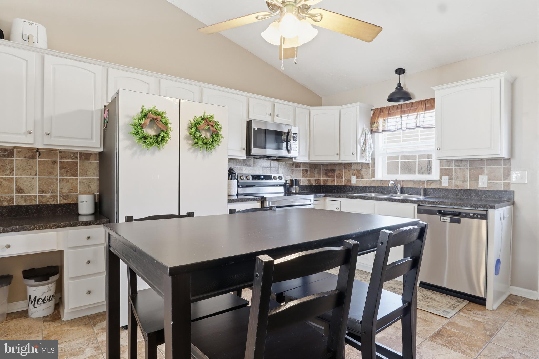 WANDERING STREAM ESTATES - Residential