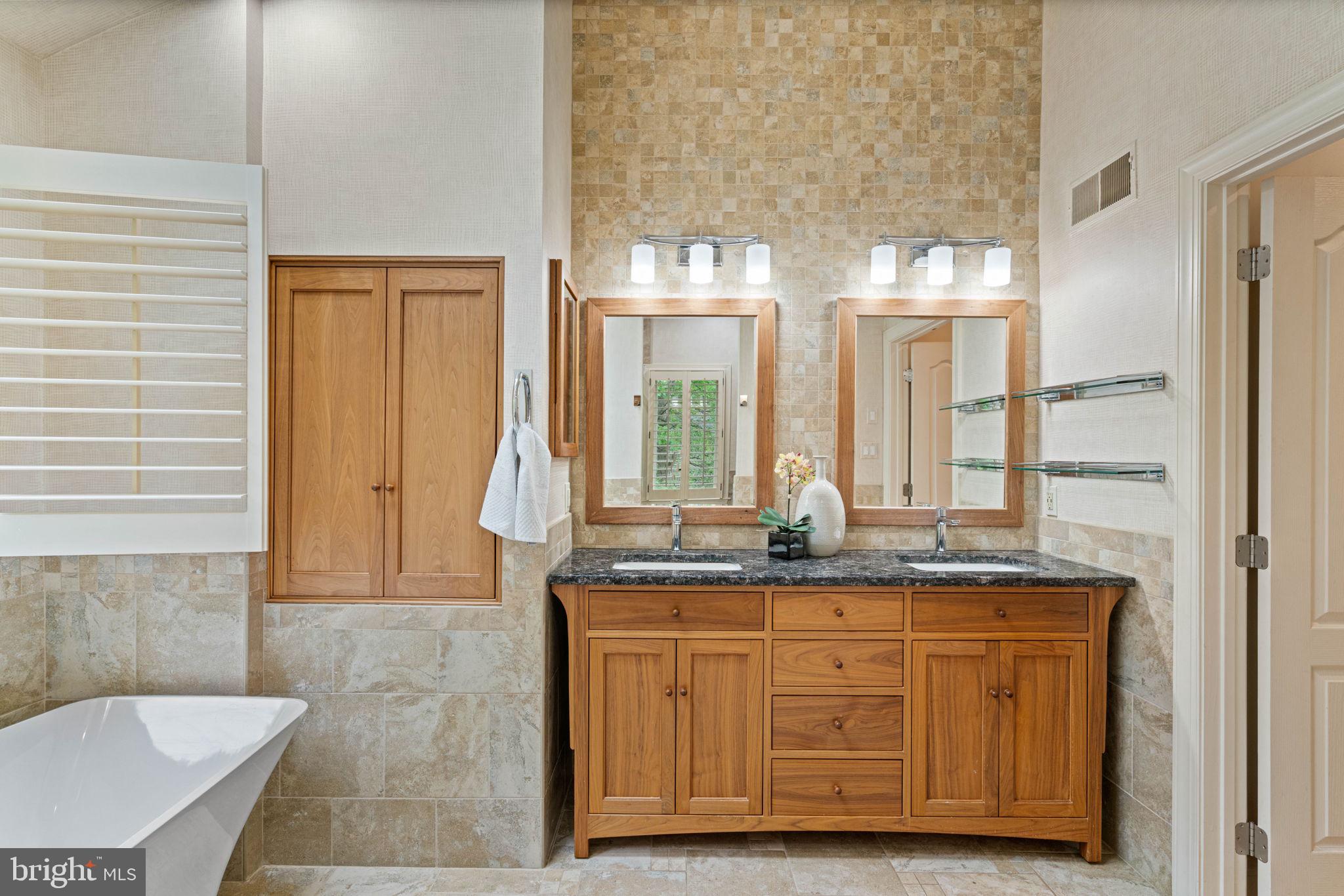 WYNNEWOOD - Residential