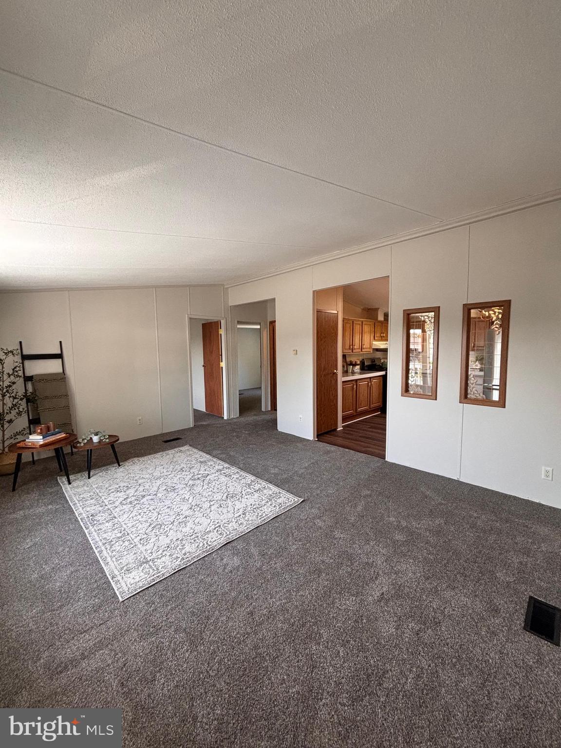 229 LONGWOOD CT W