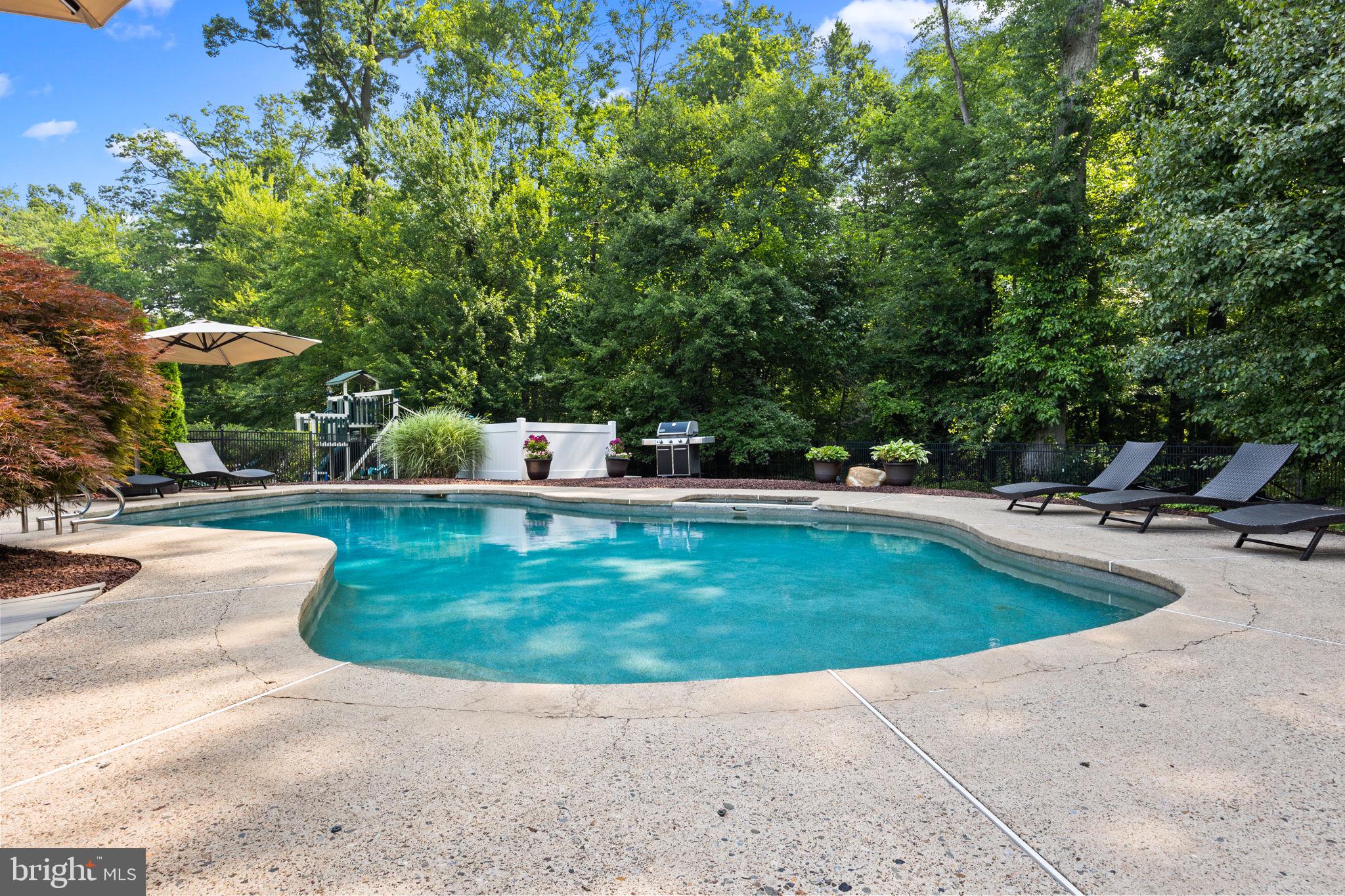 EDGEWOOD PARK - Residential