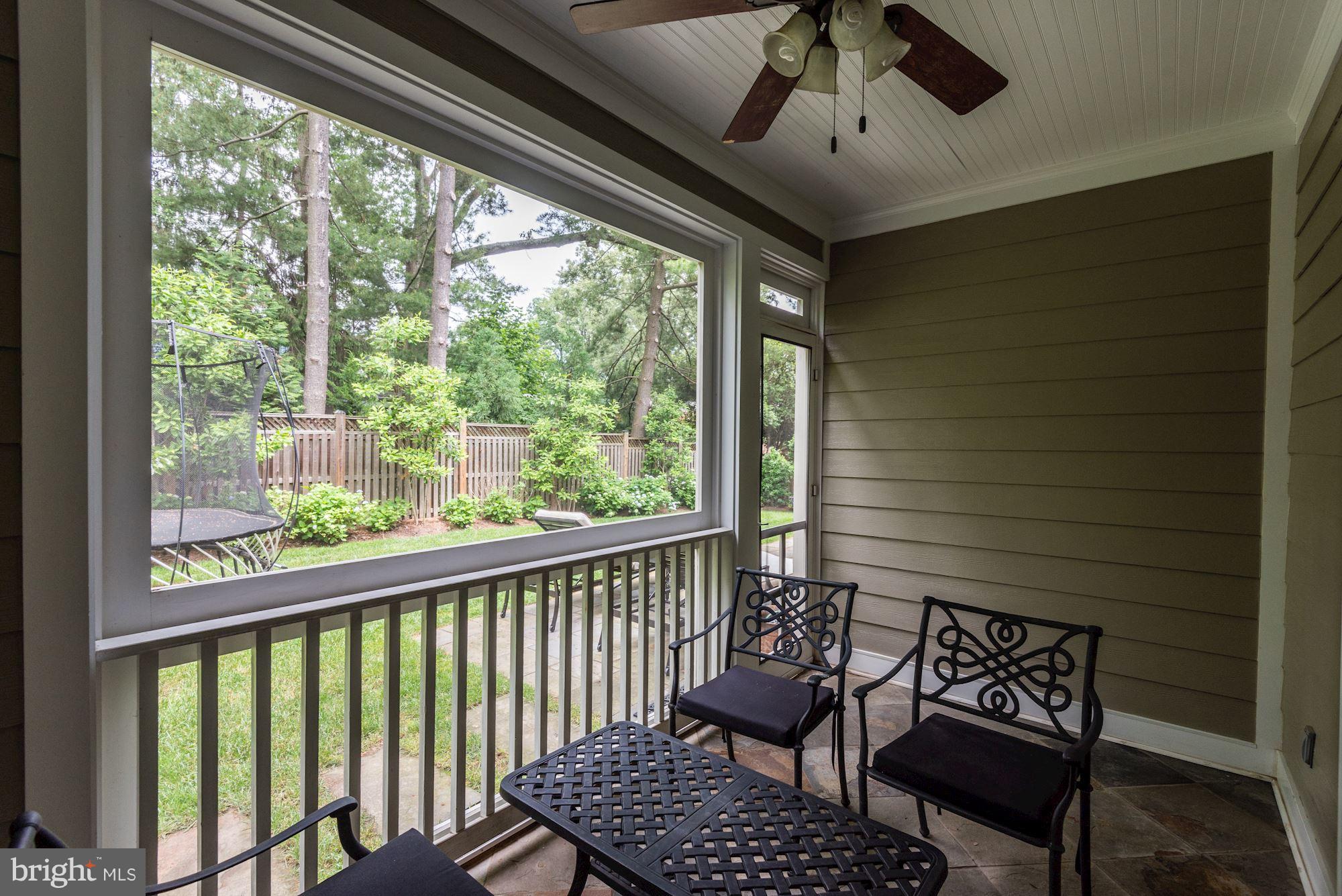 LARCHMONT - Residential