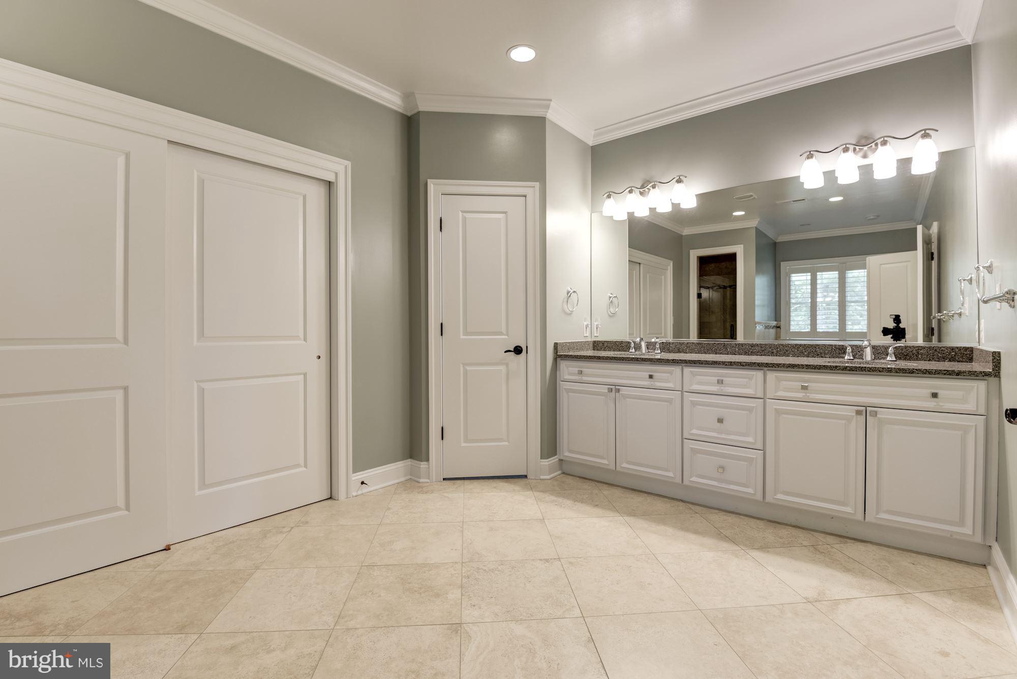 LARCHMONT - Residential