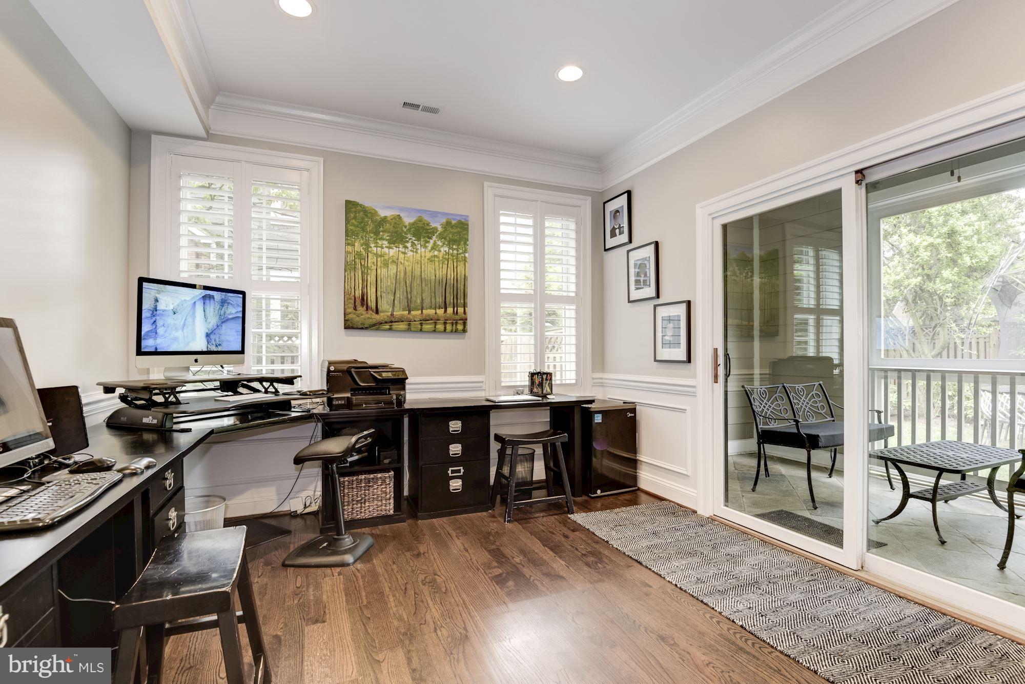 LARCHMONT - Residential