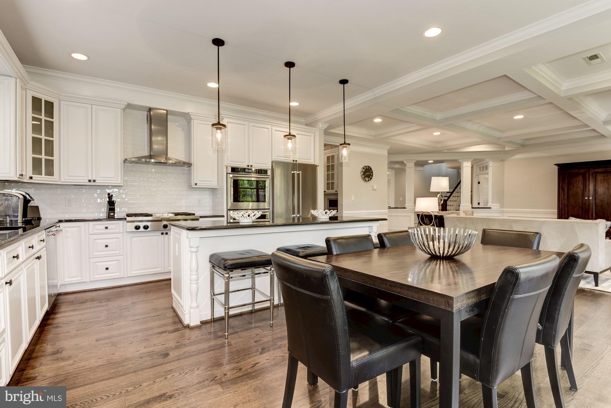 LARCHMONT - Residential